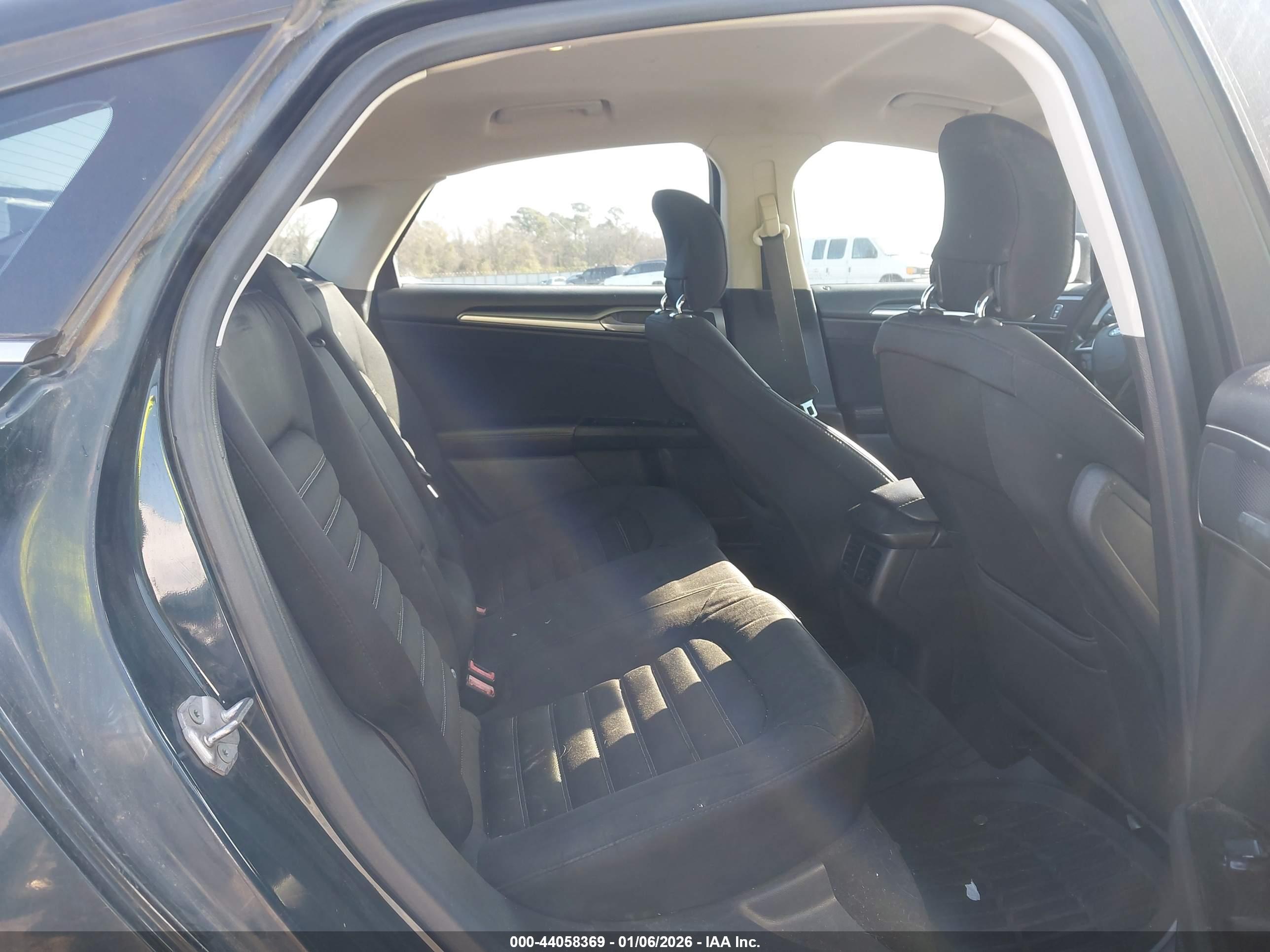 FORD FUSION image 8