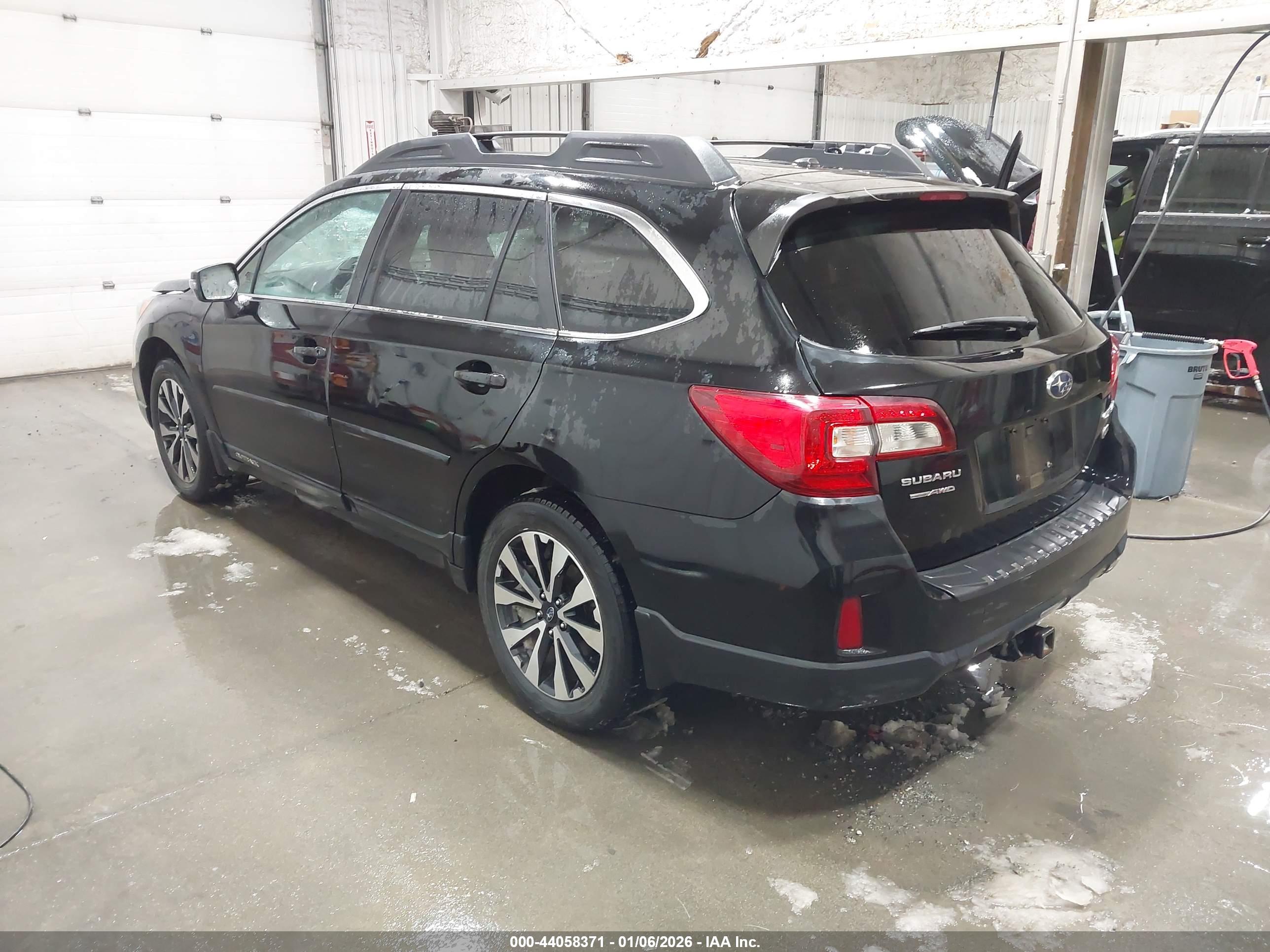 SUBARU OUTBACK image 3