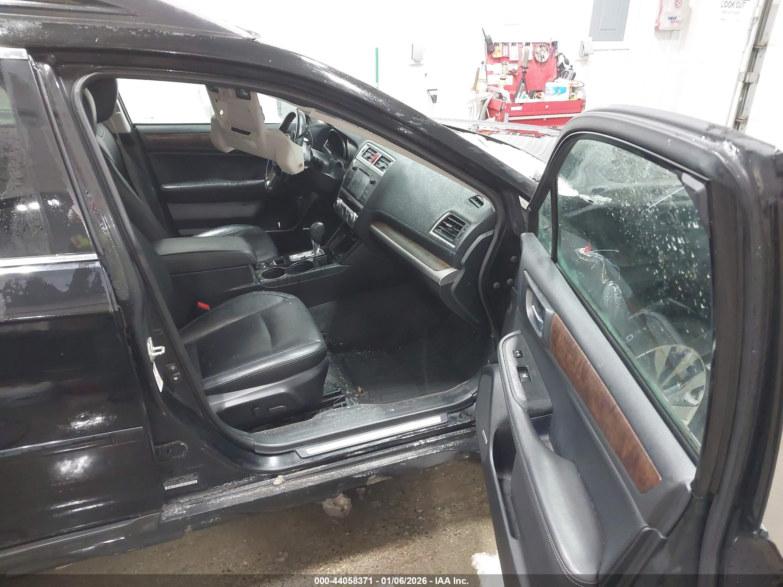 SUBARU OUTBACK image 5