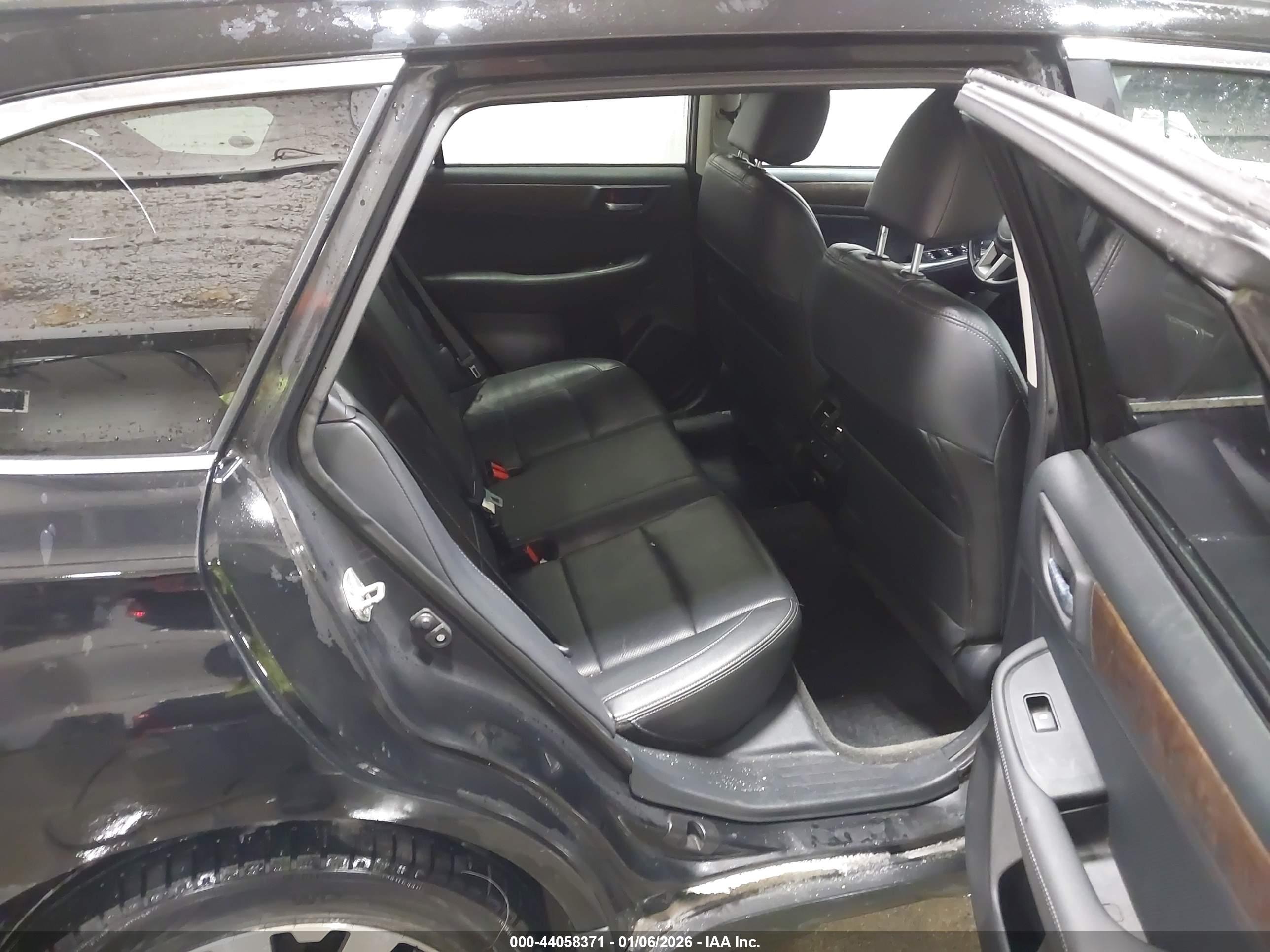SUBARU OUTBACK image 8