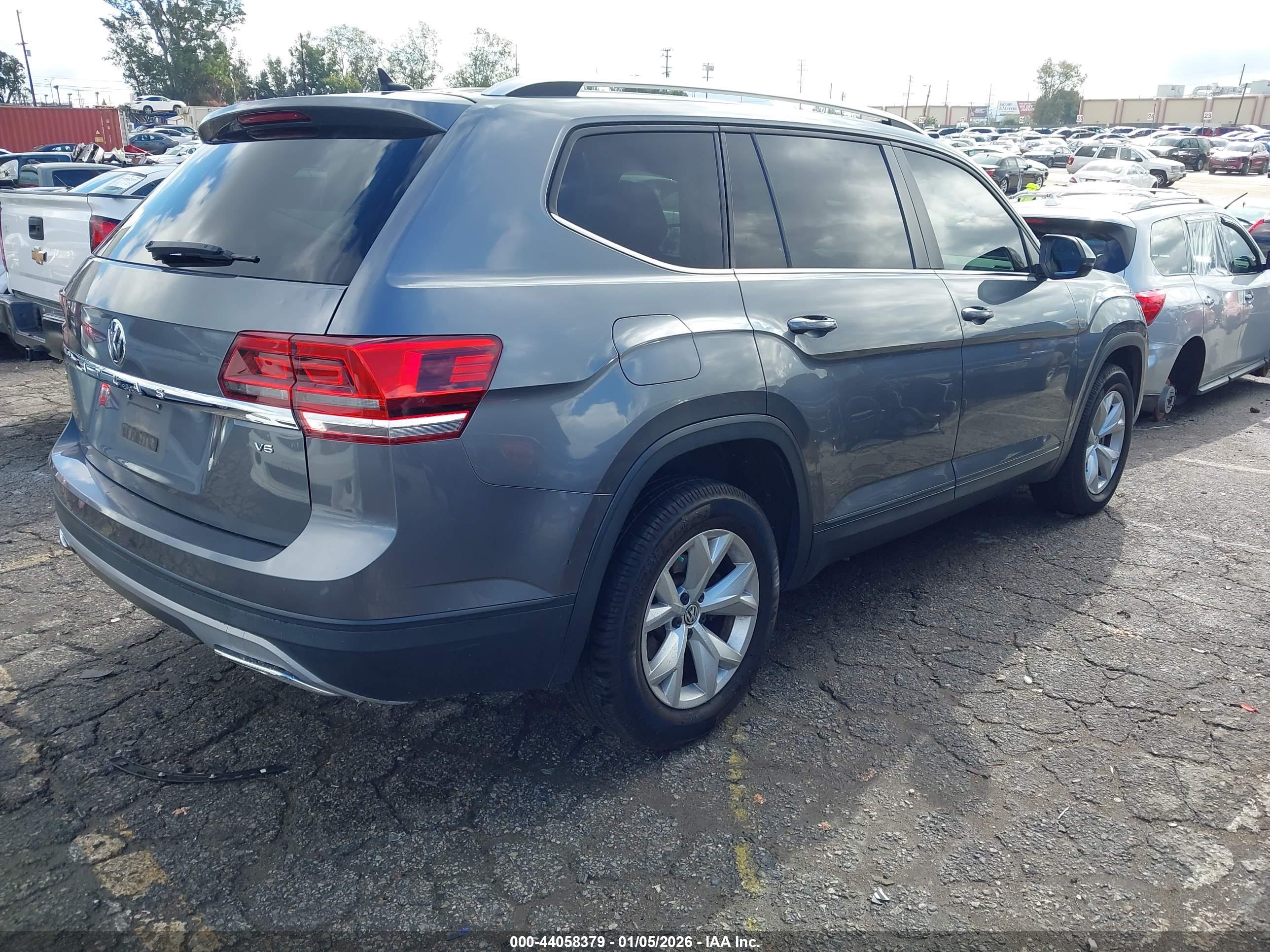 VOLKSWAGEN ATLAS image 4