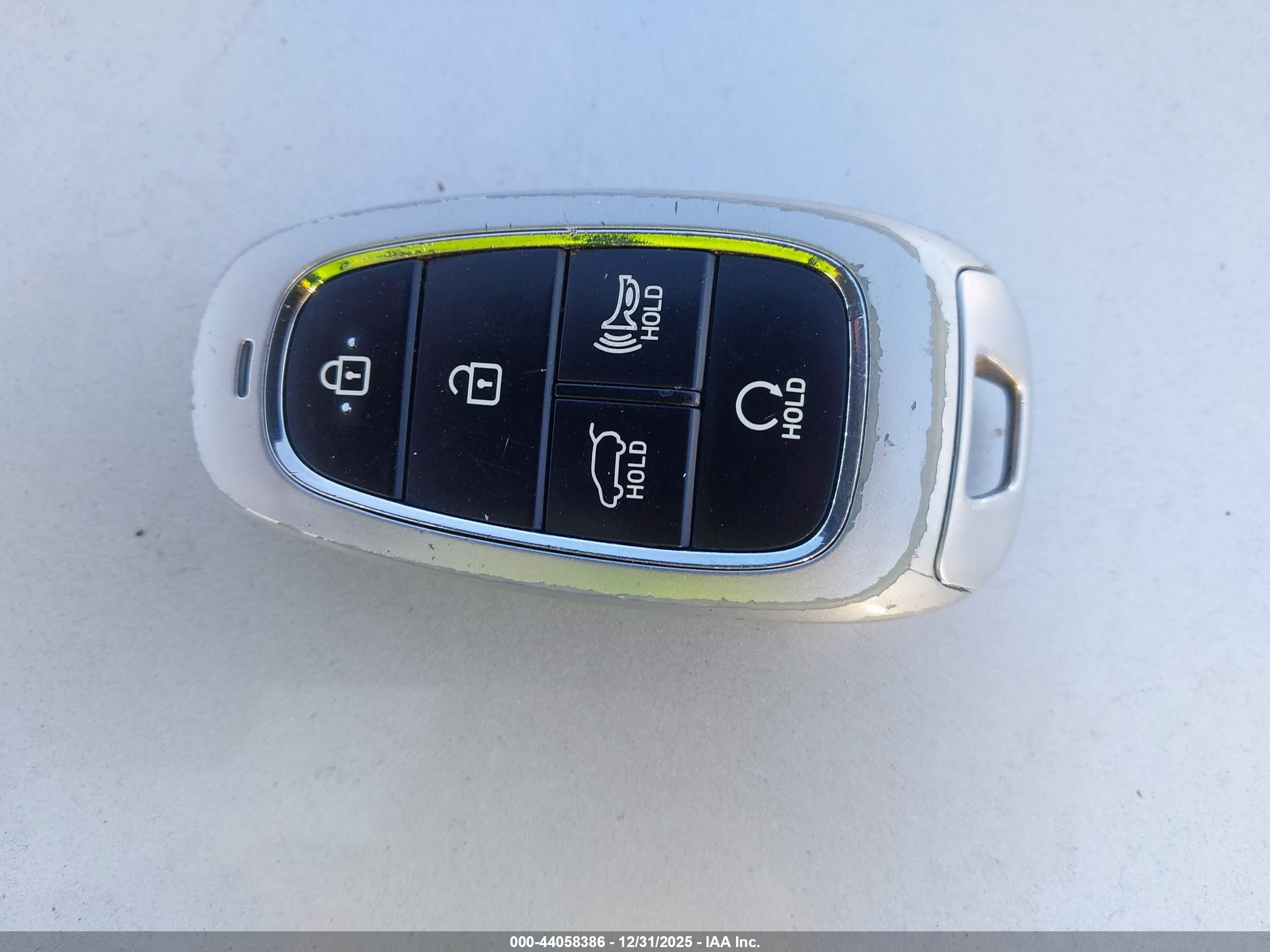 HYUNDAI SANTA image 11