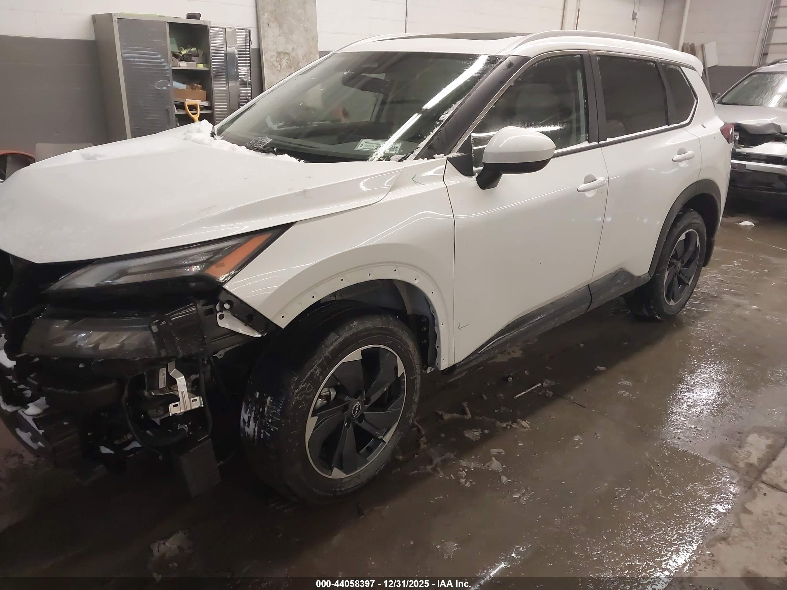 NISSAN ROGUE image 2