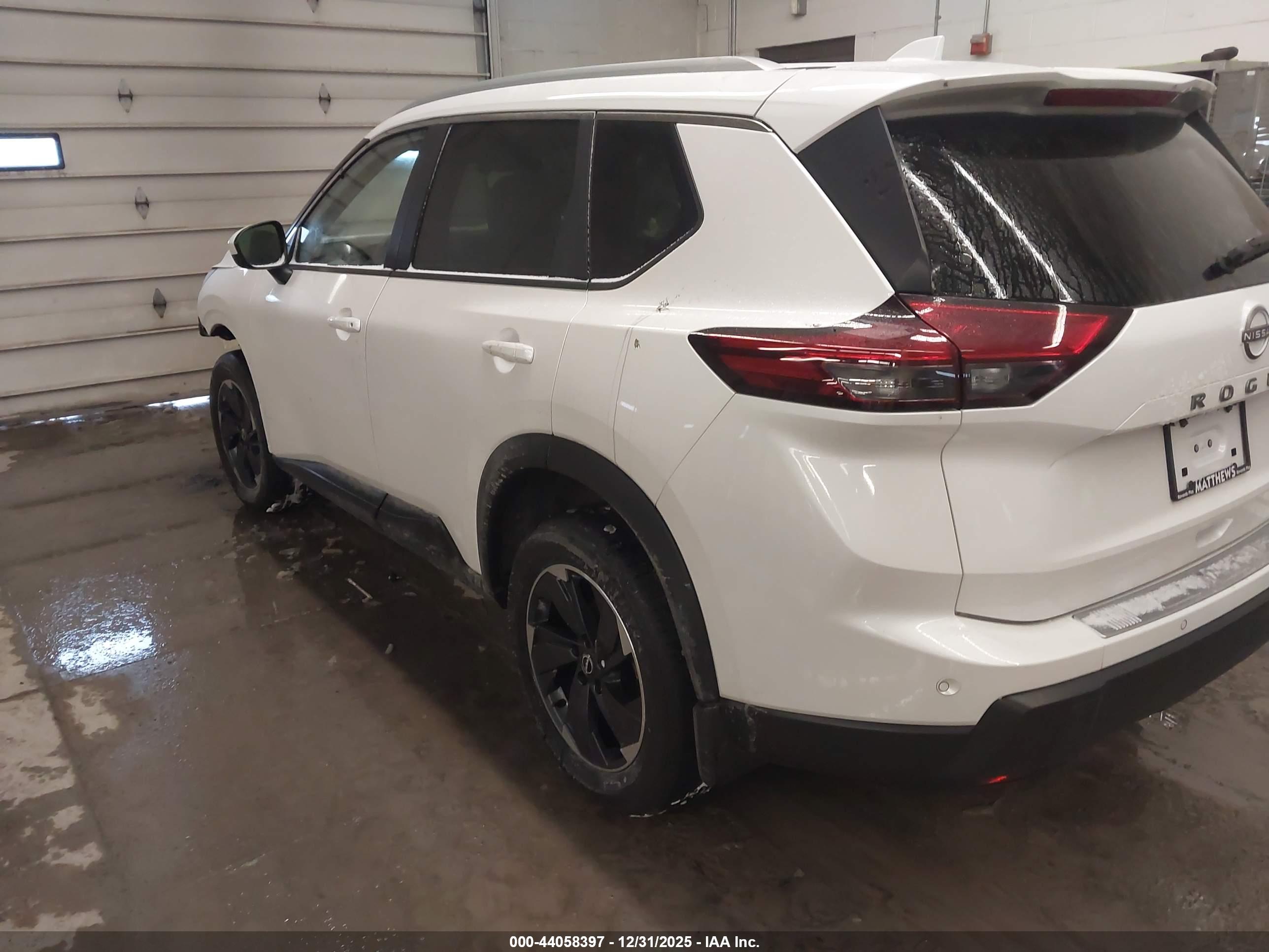 NISSAN ROGUE image 3