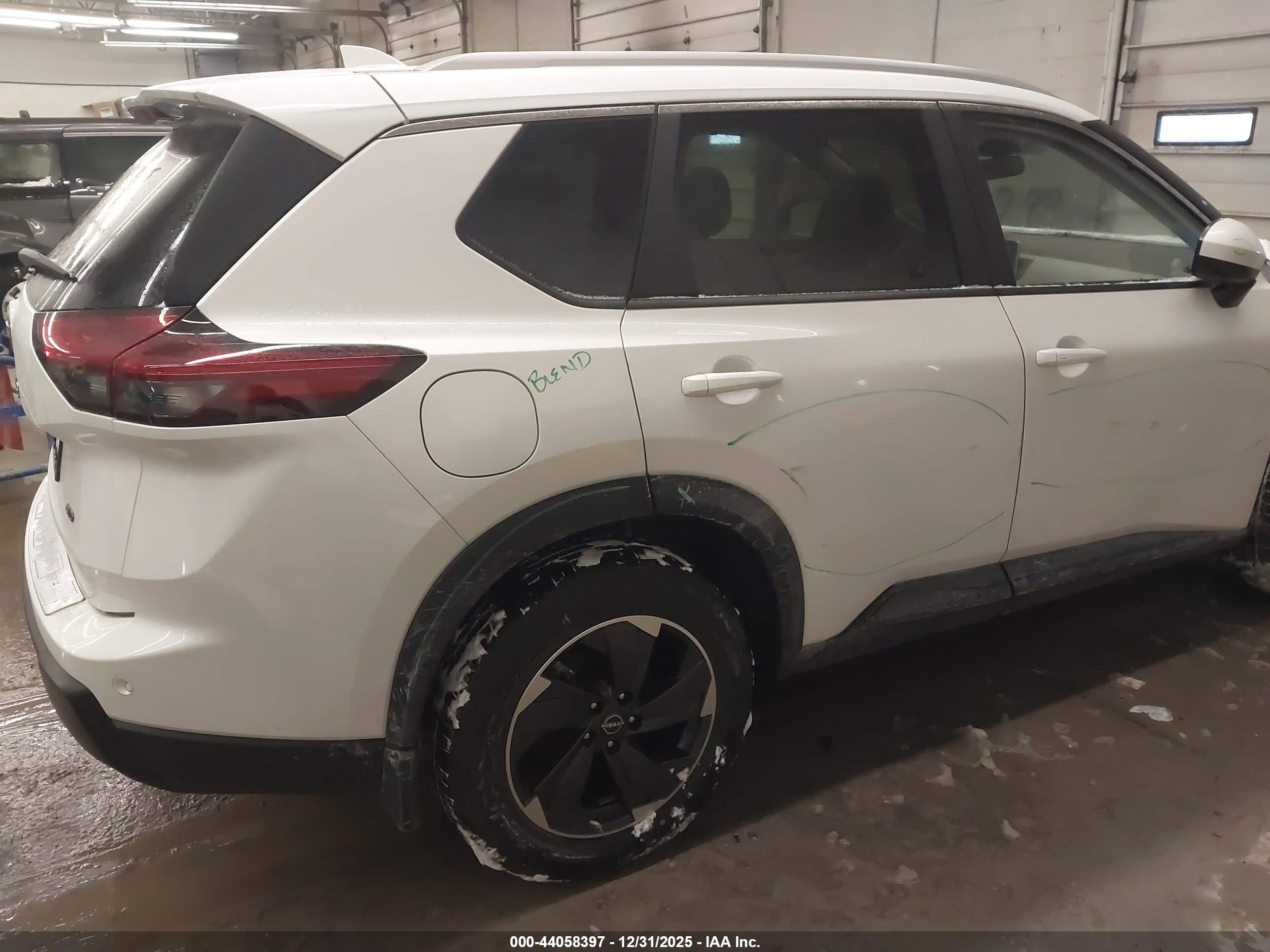 NISSAN ROGUE image 4