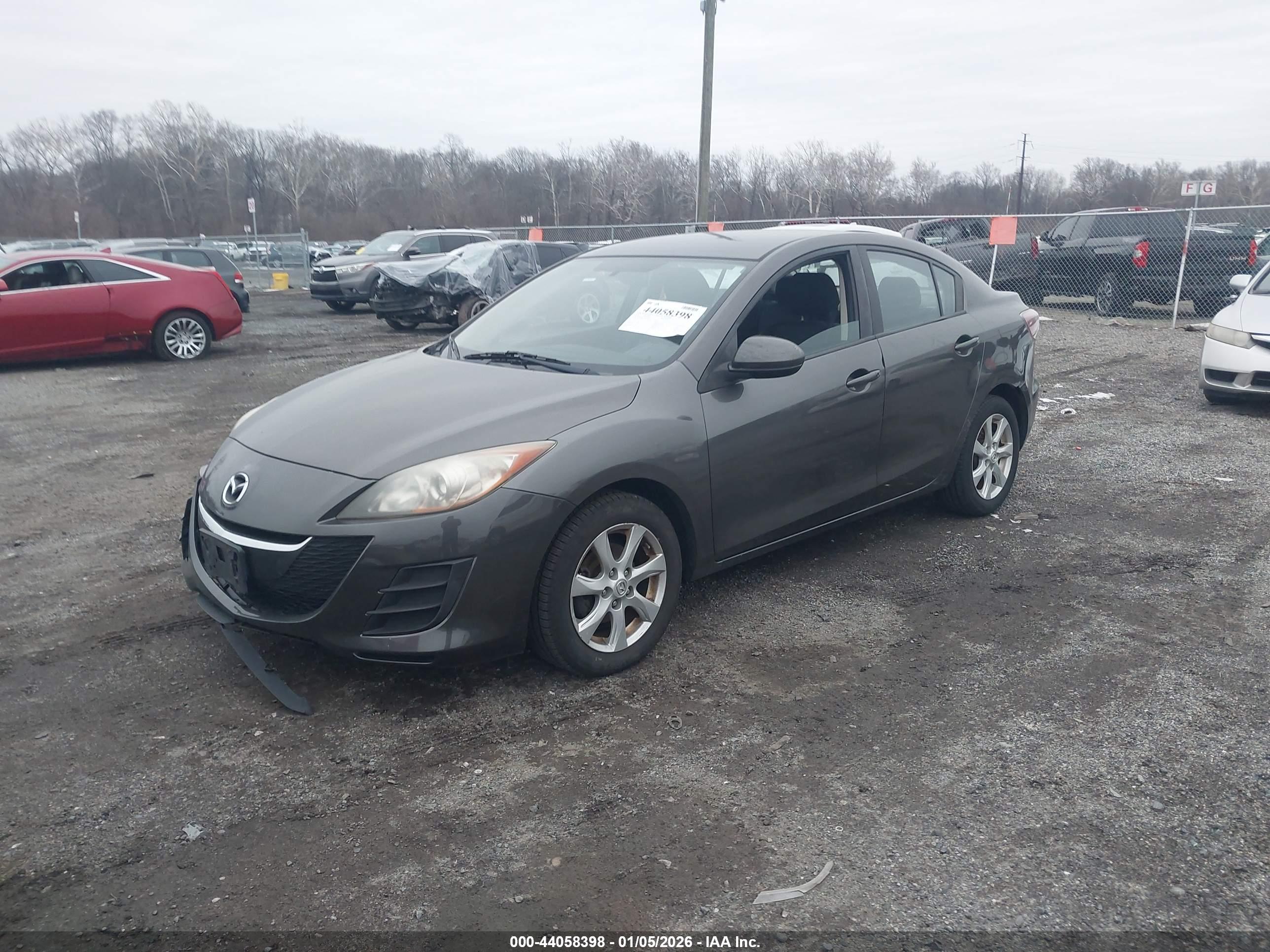 MAZDA MAZDA3 image 2