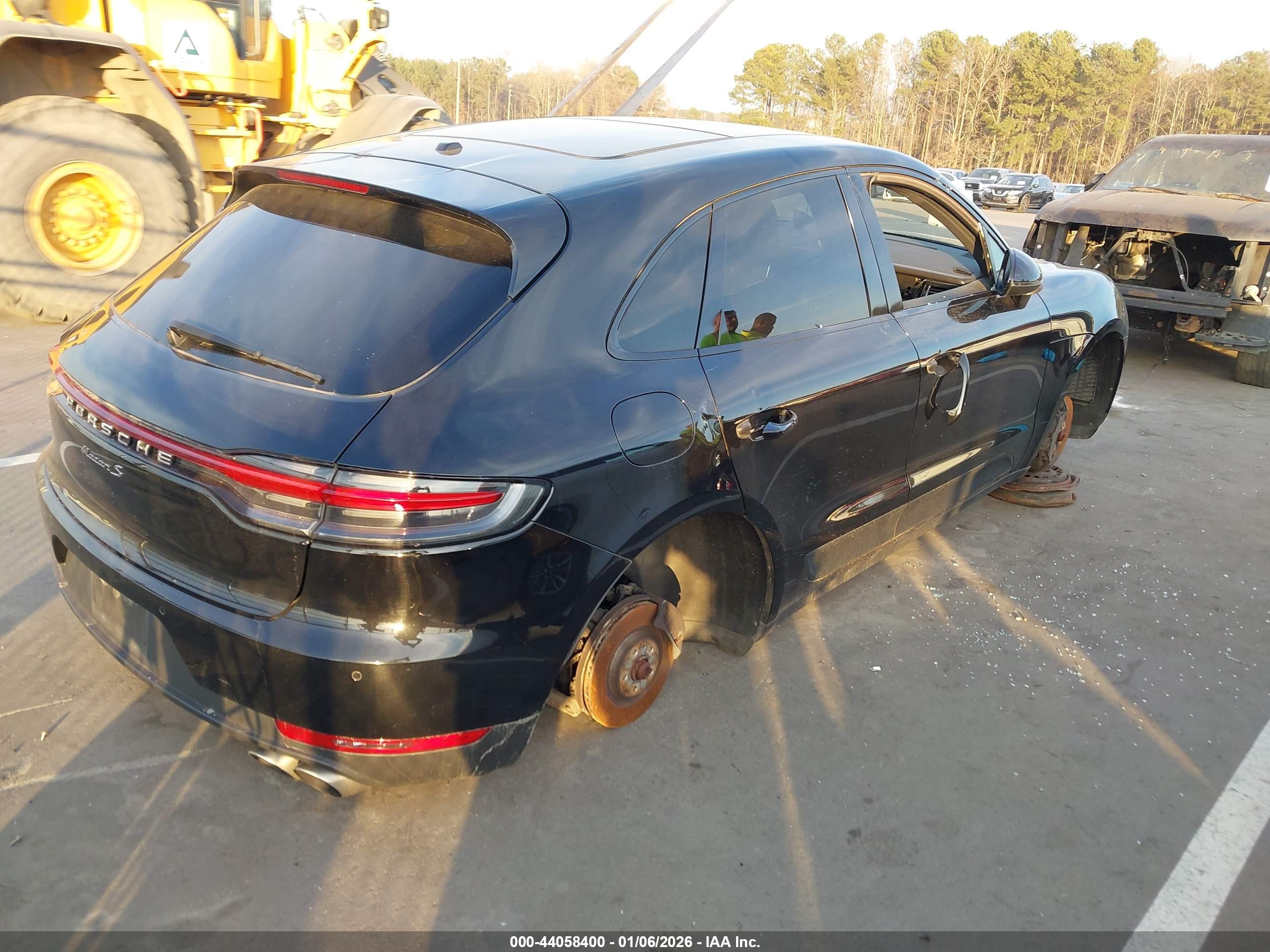 PORSCHE MACAN image 4
