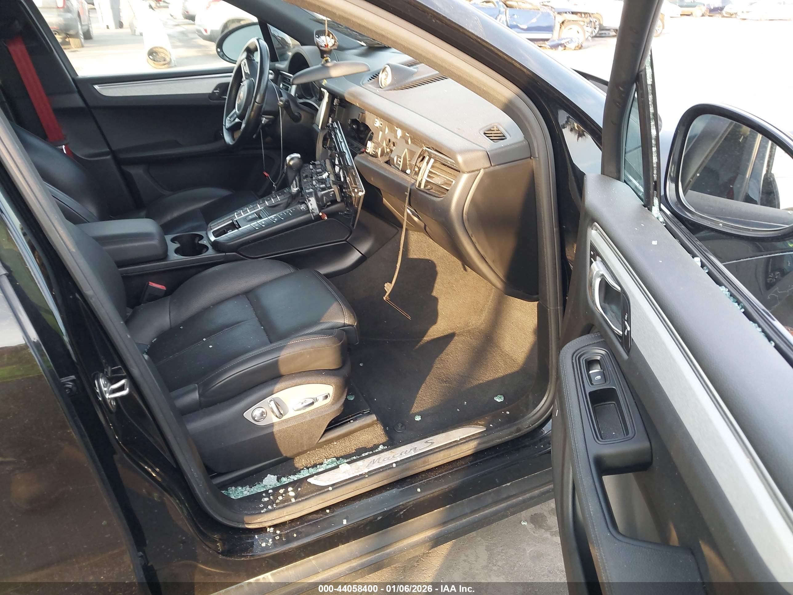 PORSCHE MACAN image 5
