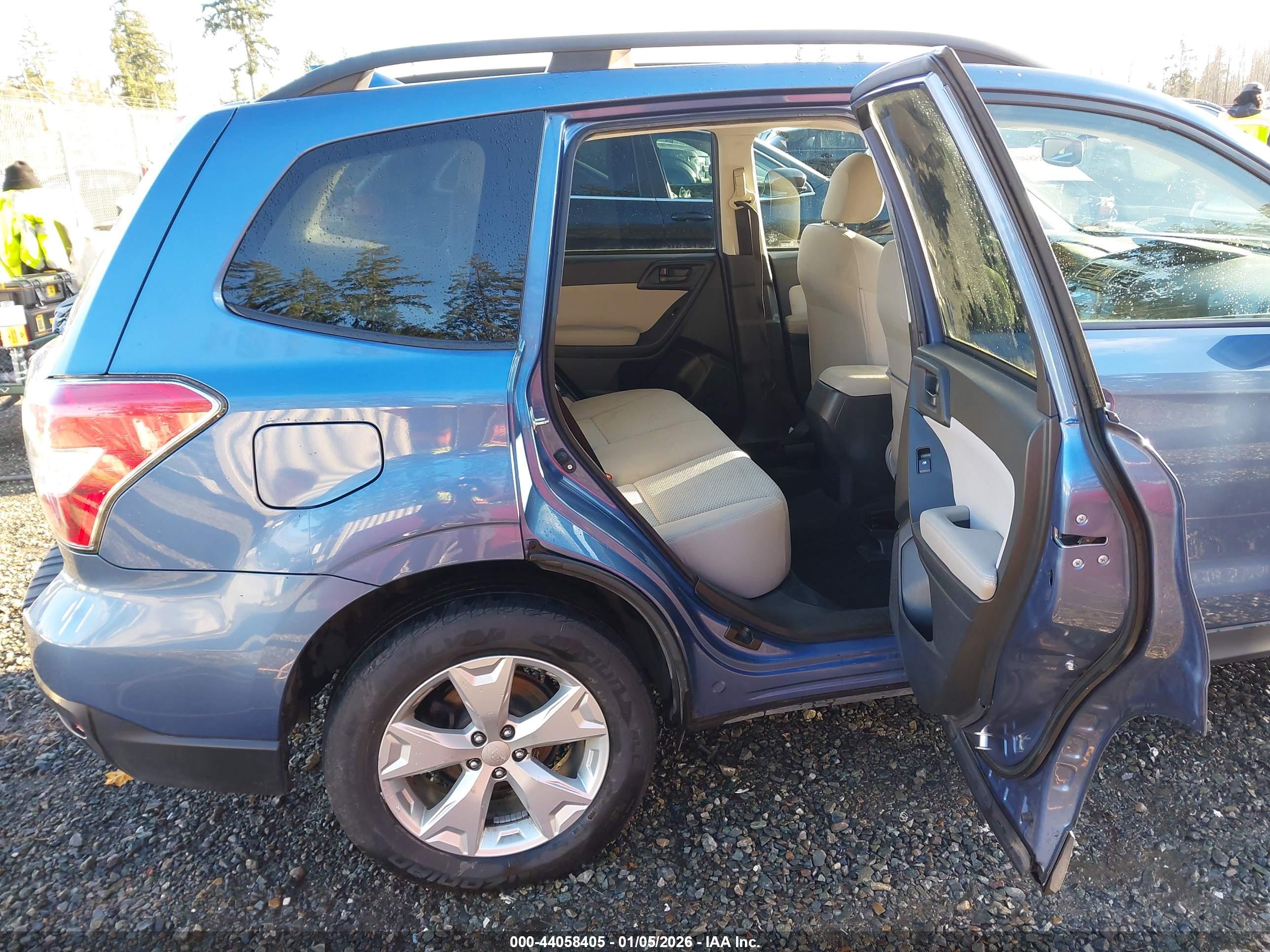 SUBARU FORESTER image 8