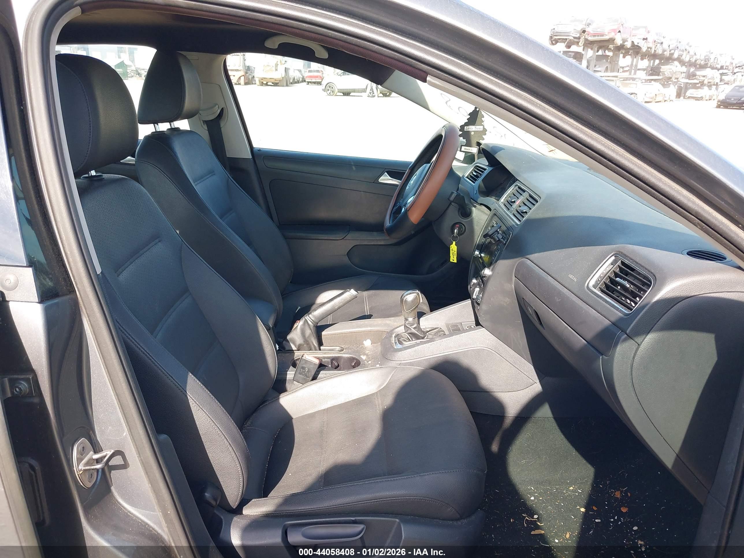 VOLKSWAGEN JETTA image 5