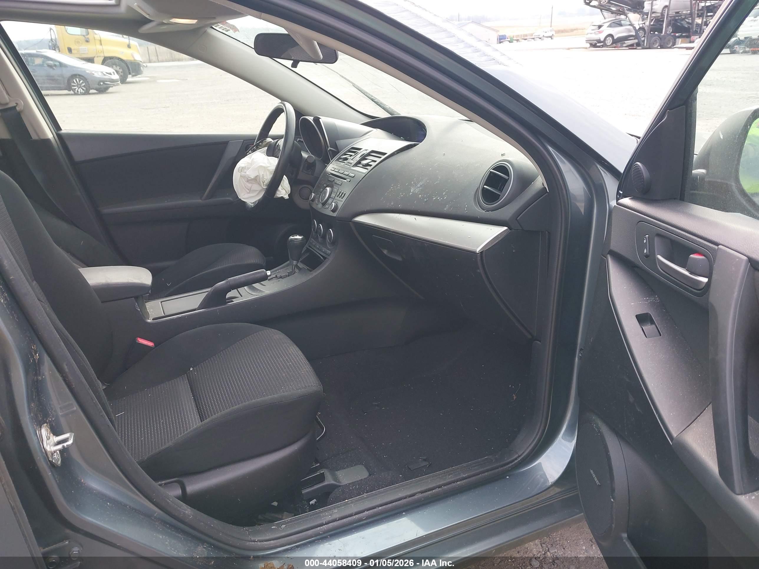 MAZDA MAZDA3 image 5