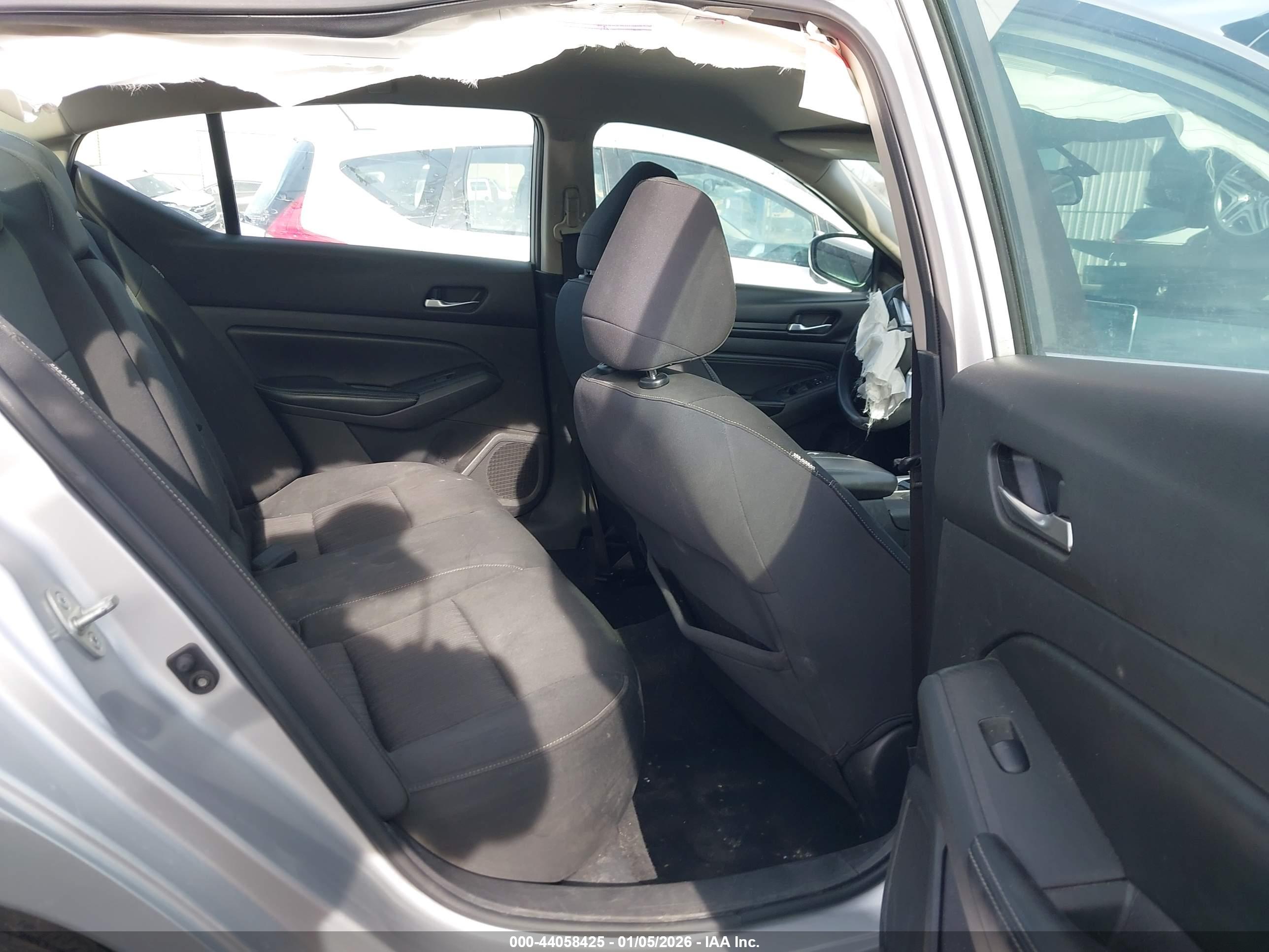 NISSAN ALTIMA image 8