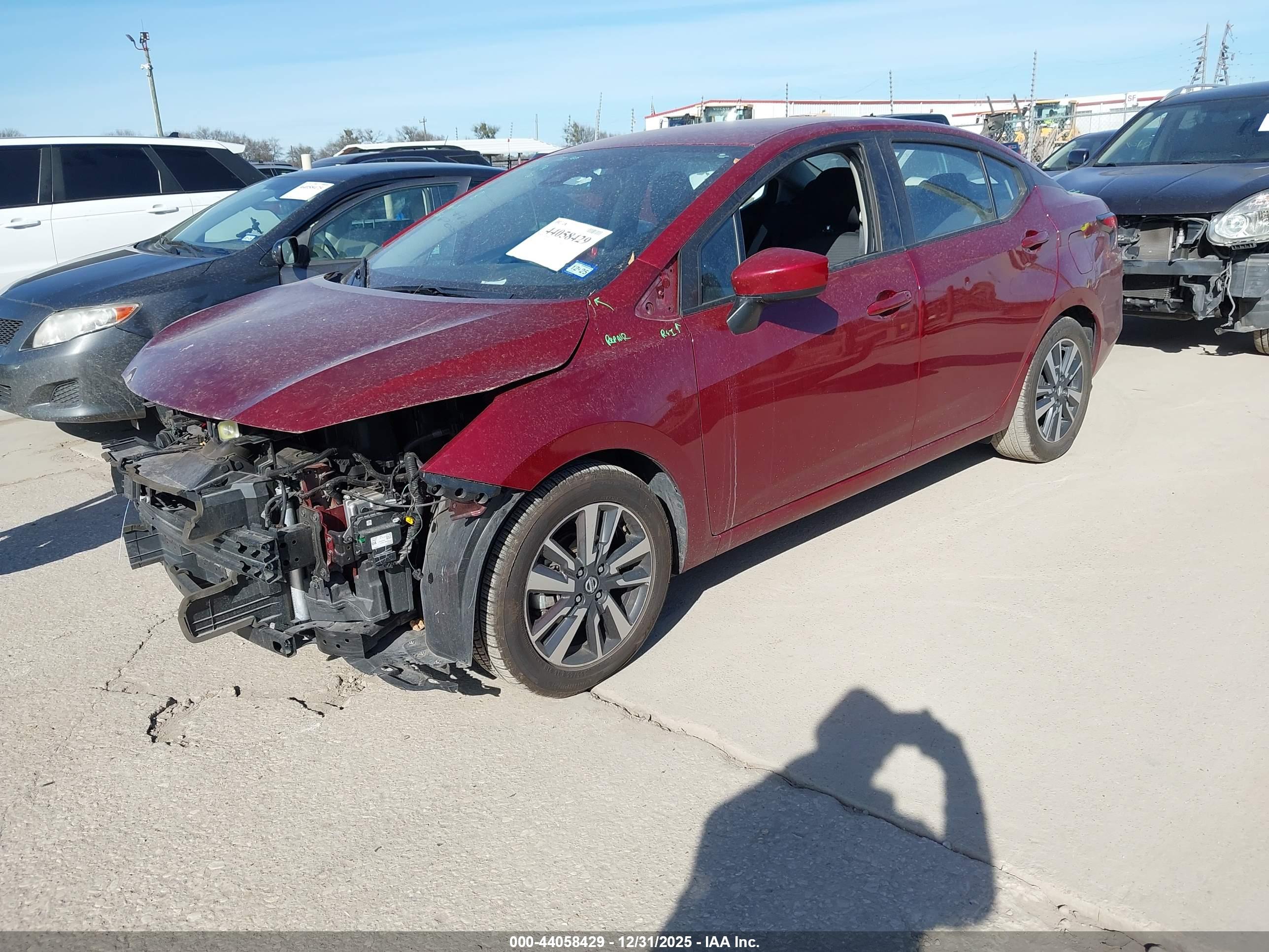 NISSAN VERSA image 2