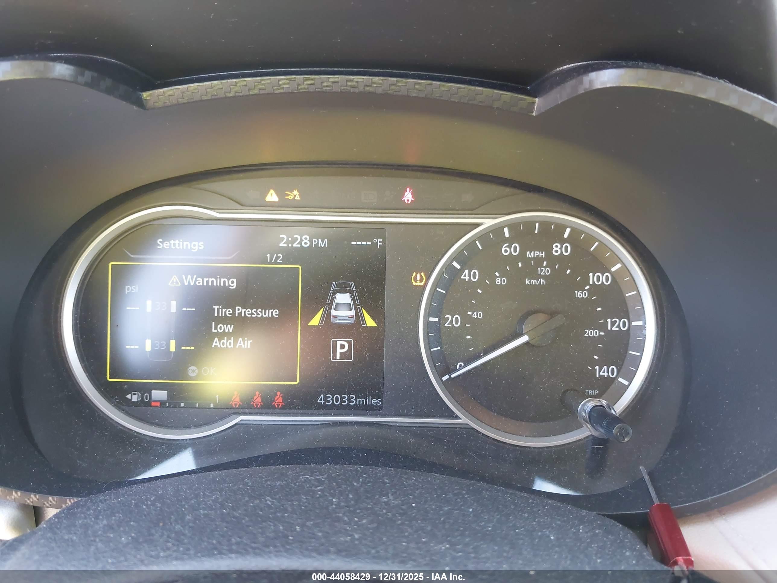 NISSAN VERSA image 7
