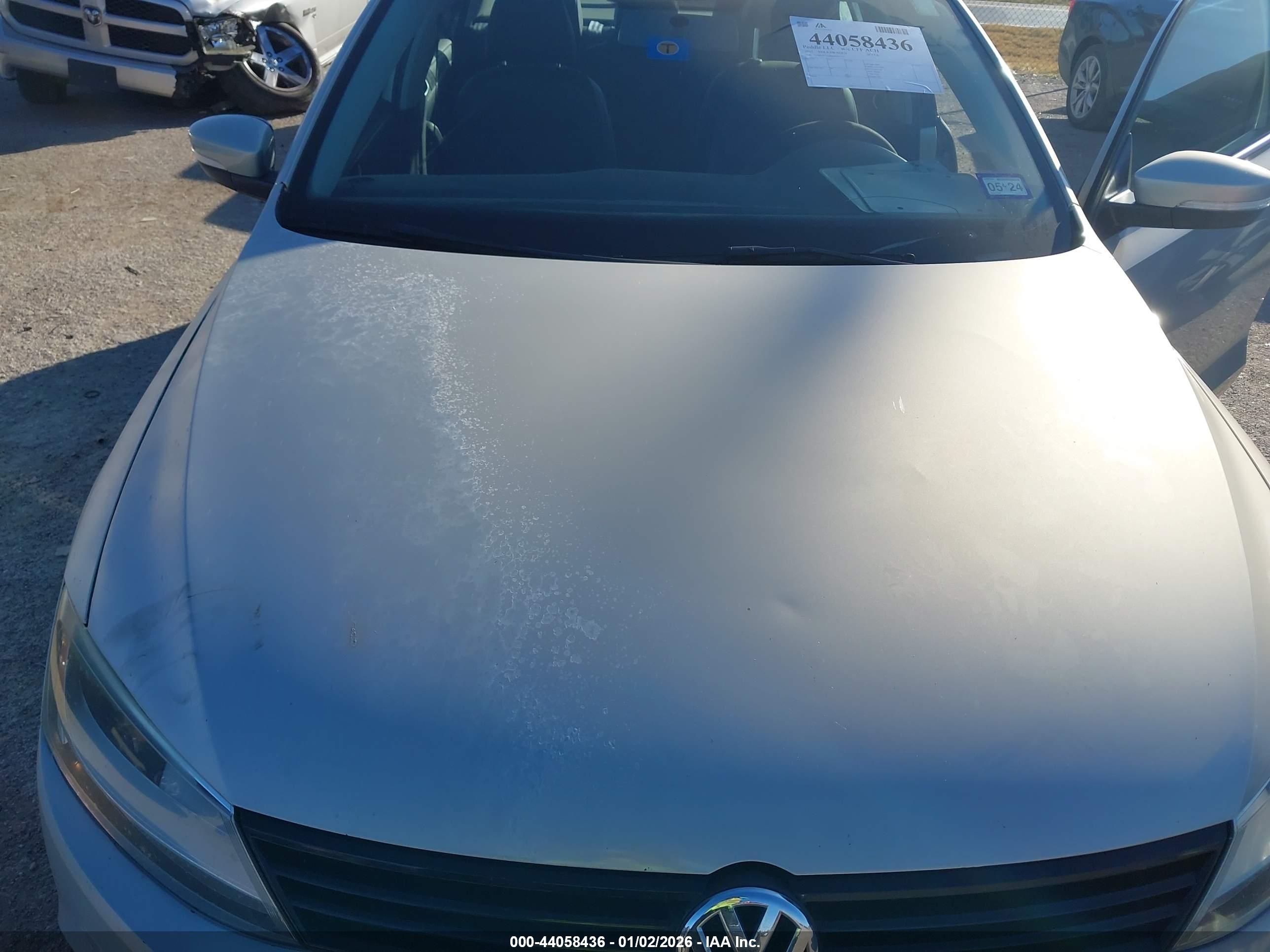 VOLKSWAGEN JETTA image 6