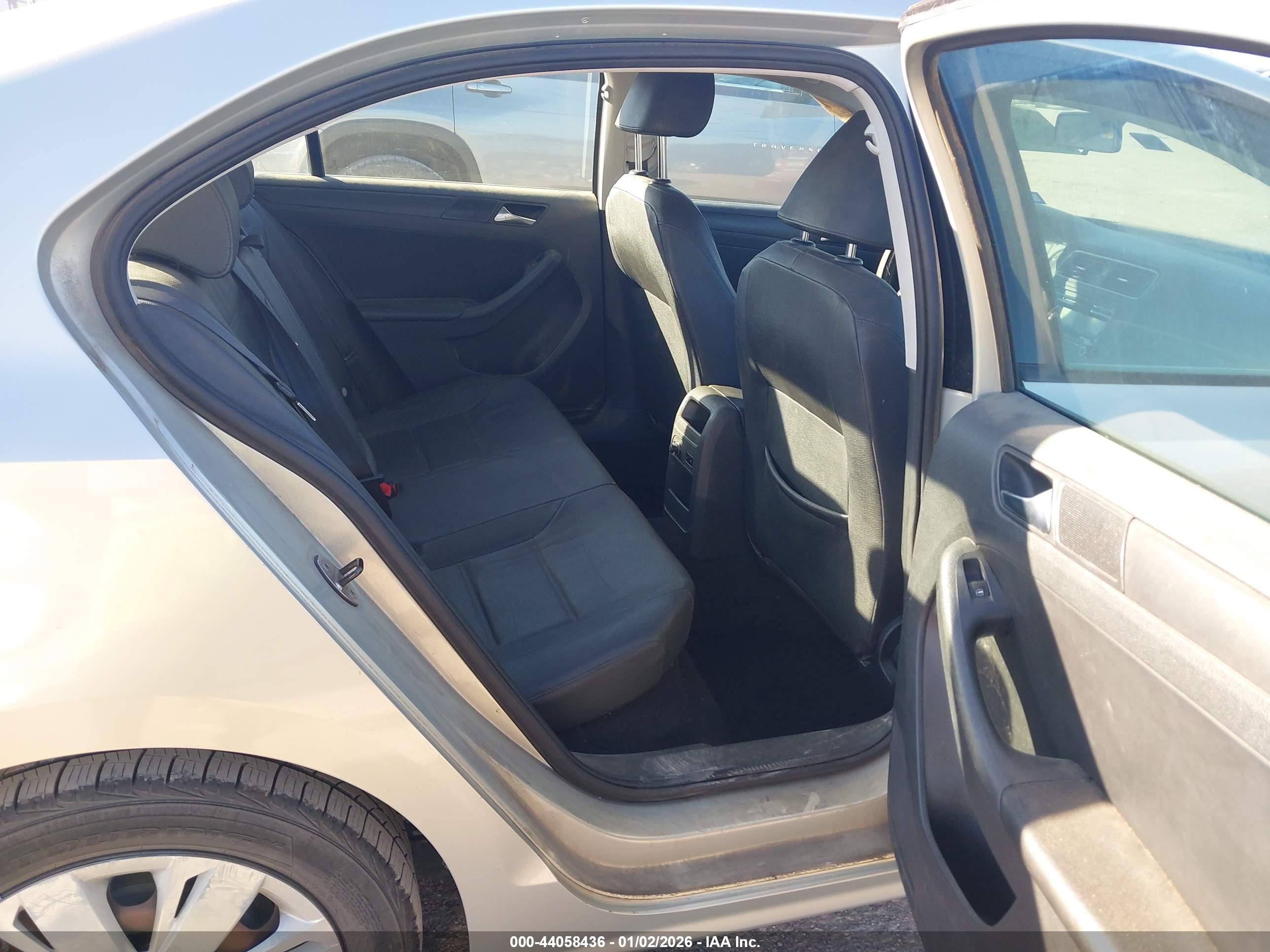 VOLKSWAGEN JETTA image 8