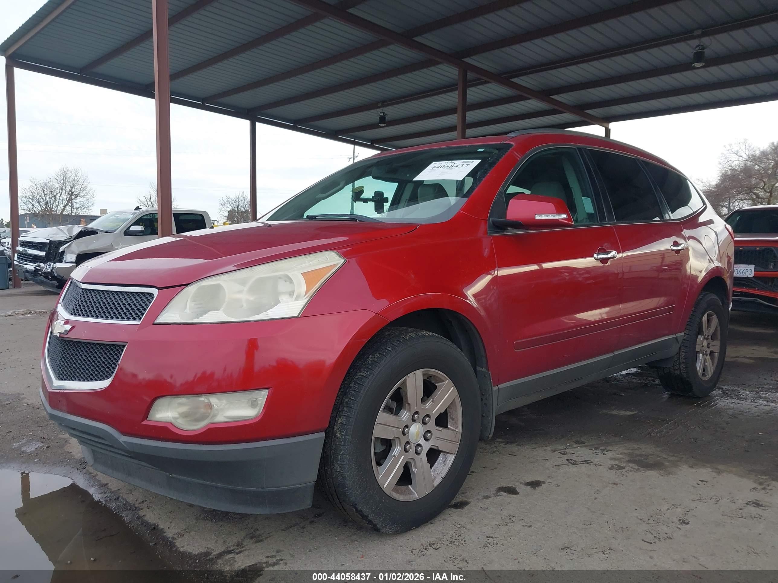 CHEVROLET TRAVERSE image 2