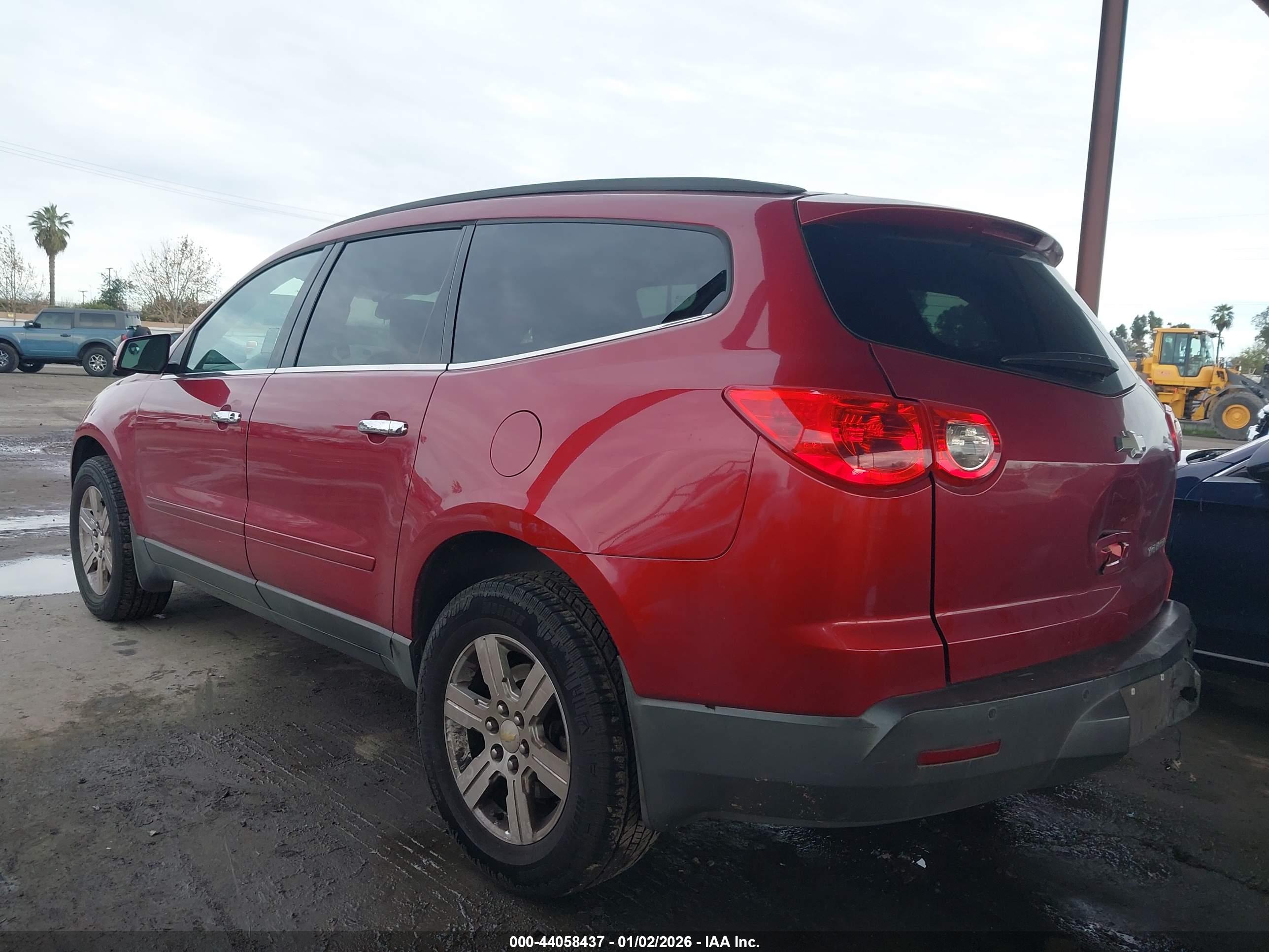 CHEVROLET TRAVERSE image 3