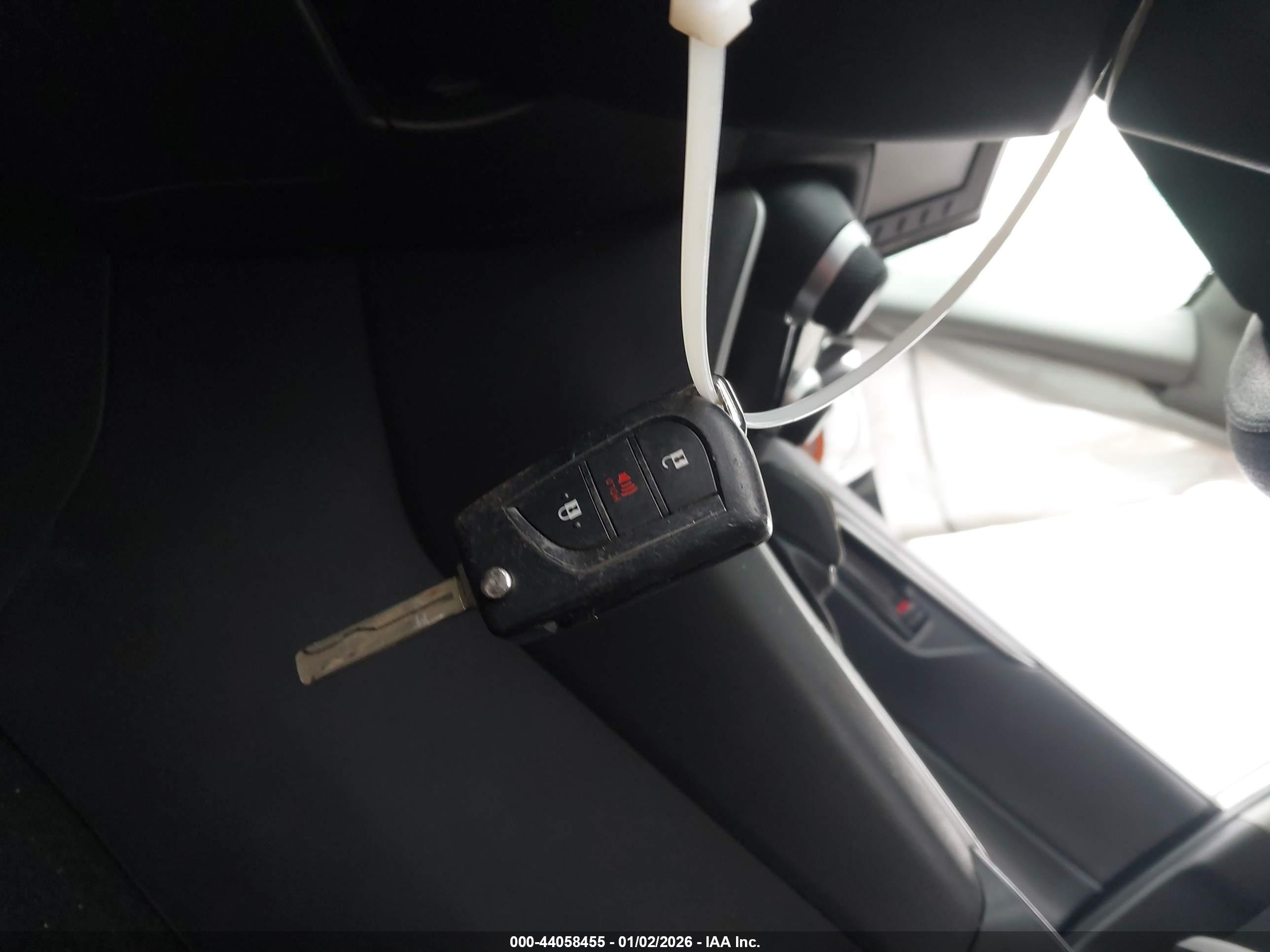 TOYOTA RAV4 image 11