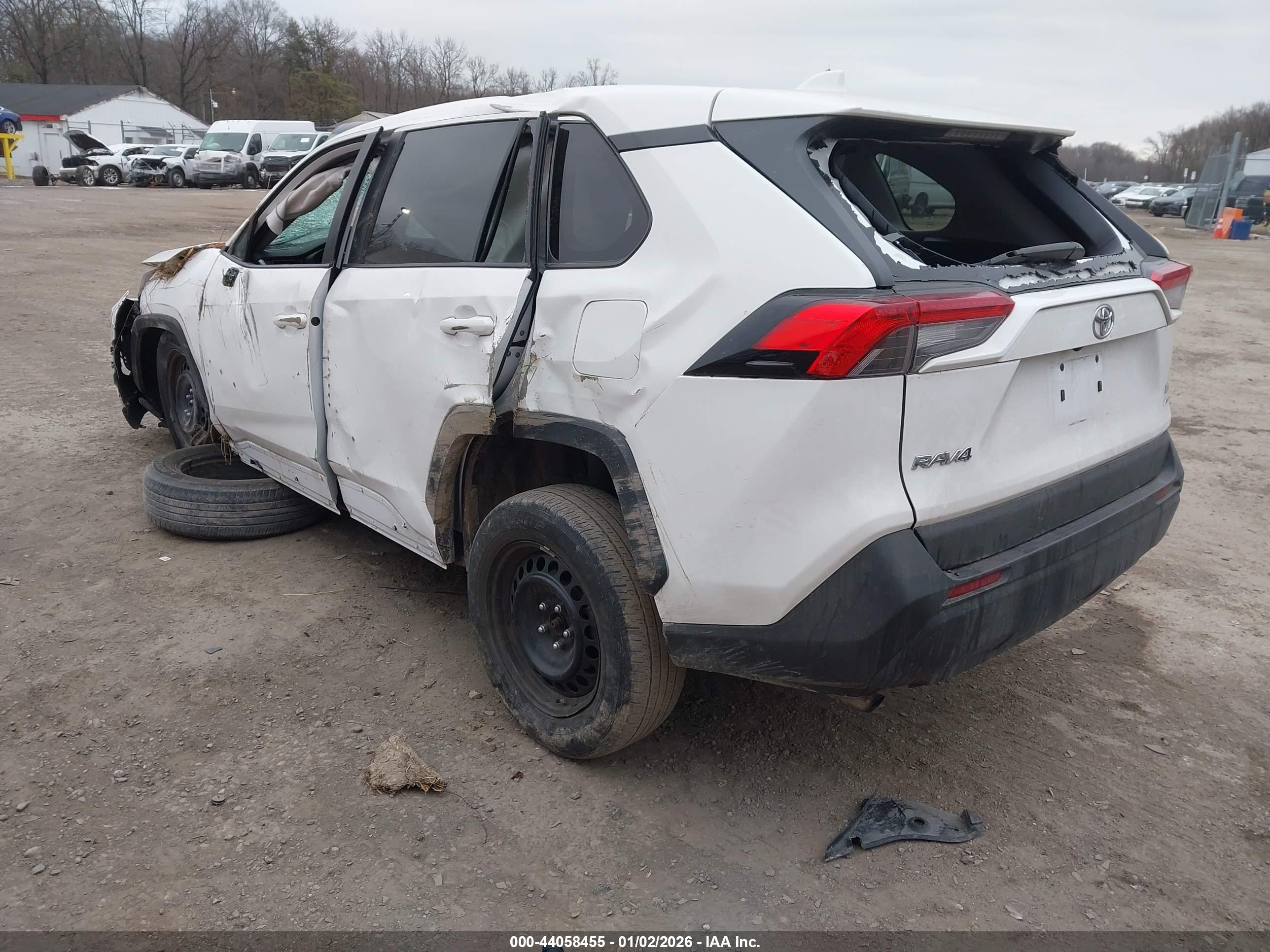TOYOTA RAV4 image 3