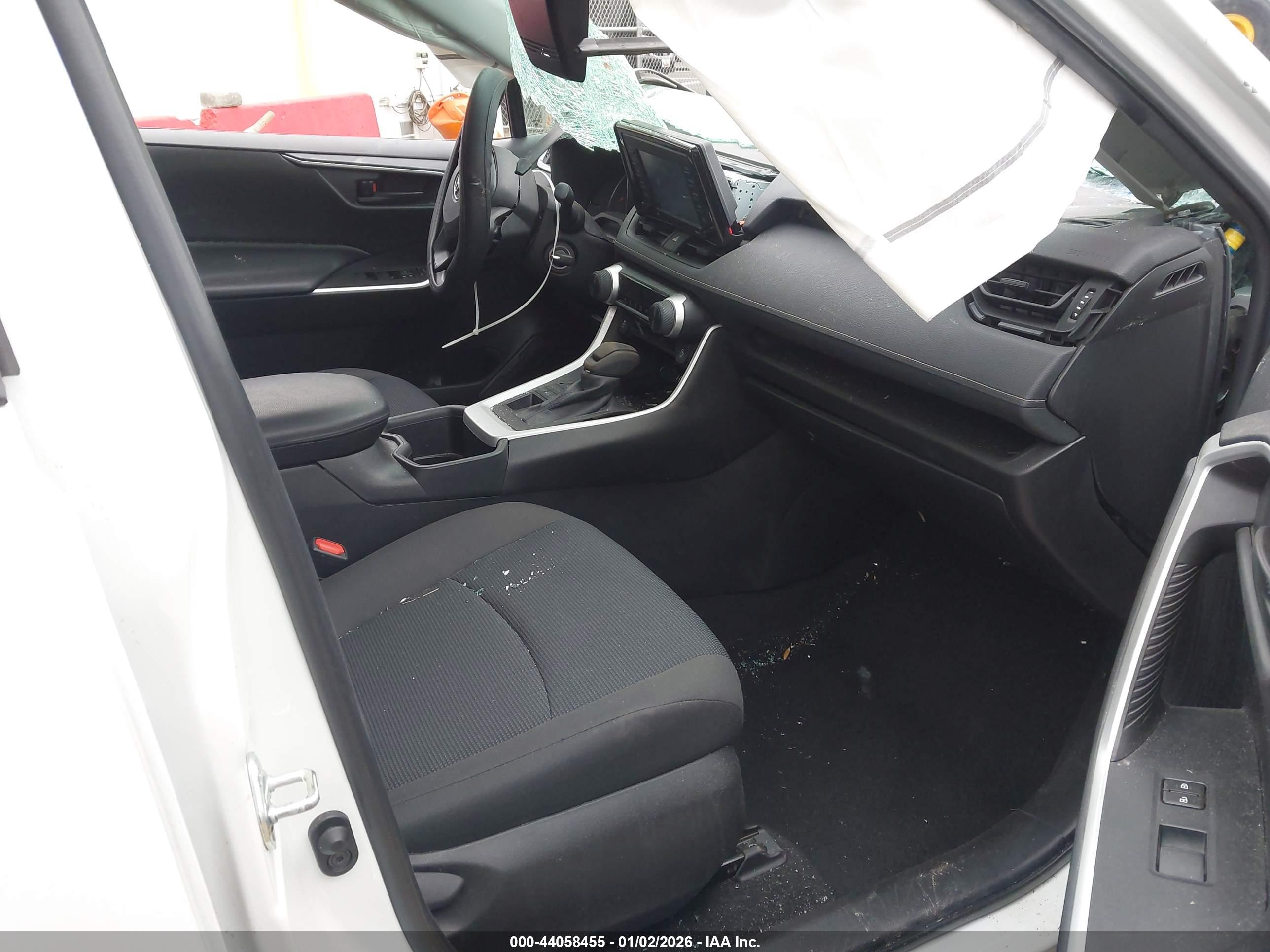 TOYOTA RAV4 image 5