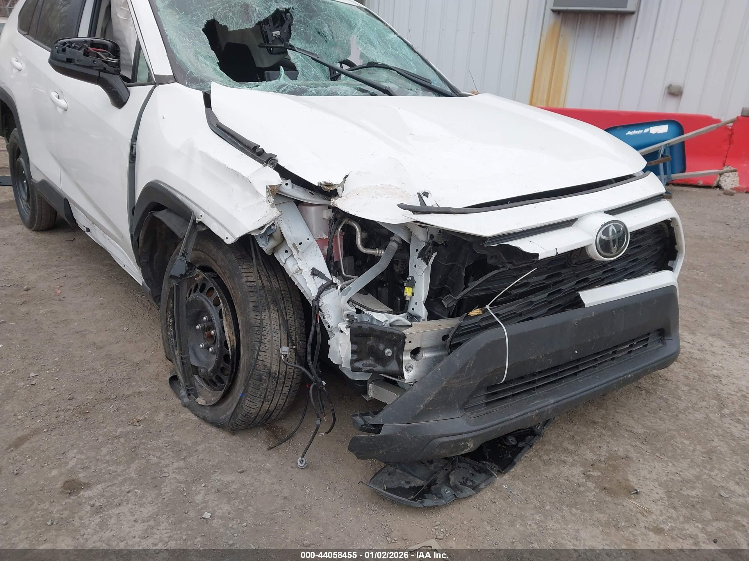 TOYOTA RAV4 image 6