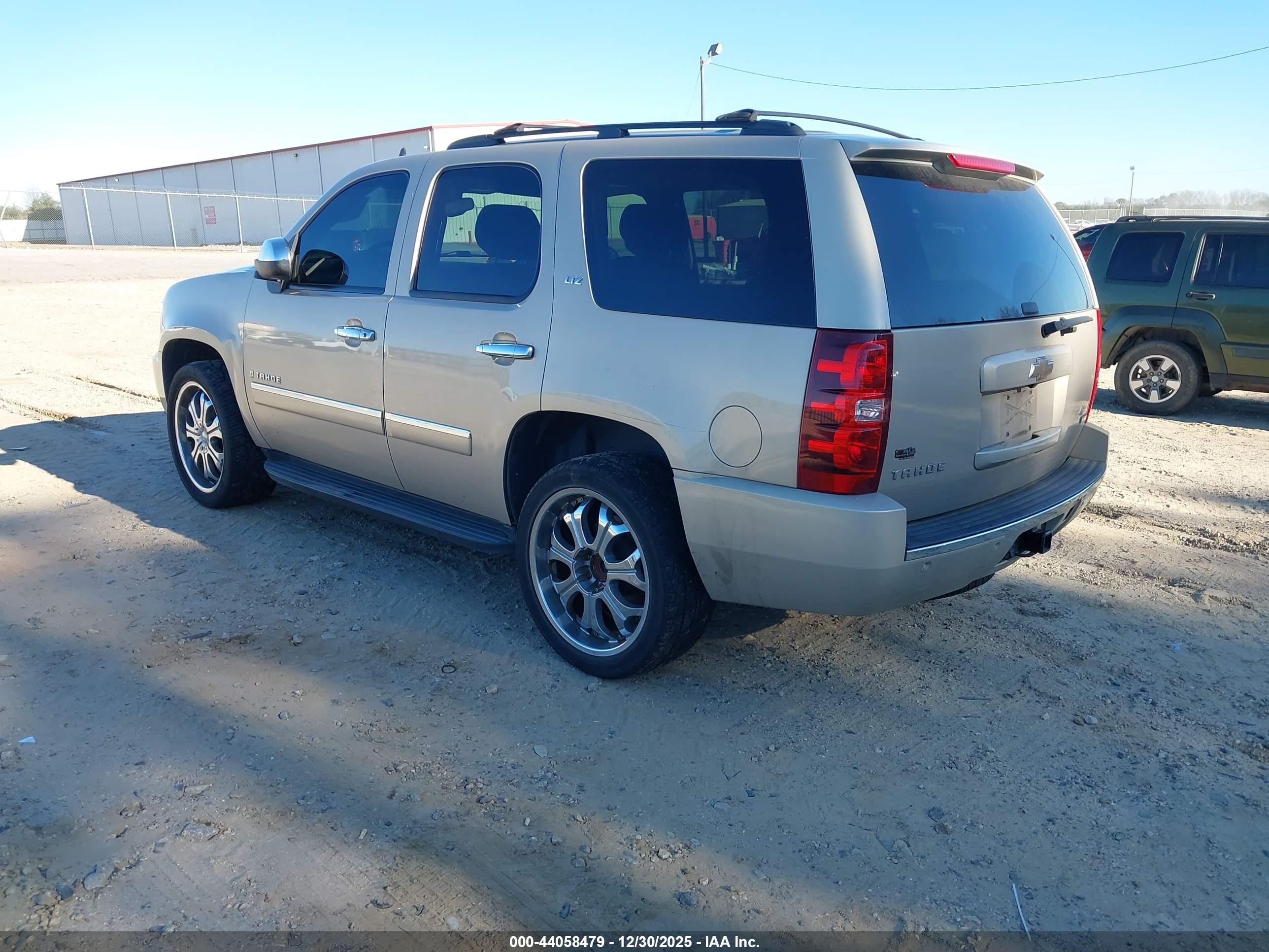 CHEVROLET TAHOE image 3