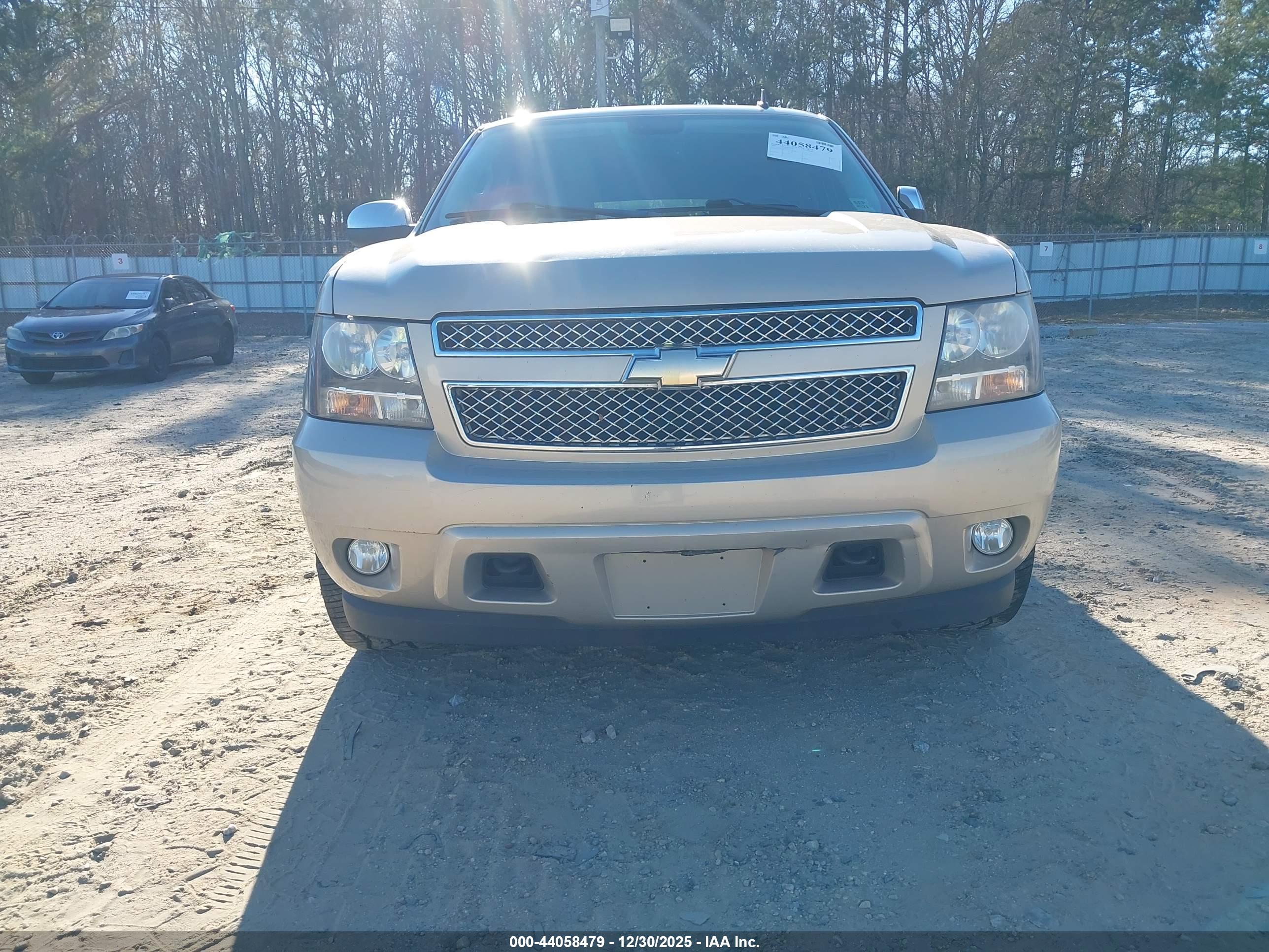 CHEVROLET TAHOE image 6