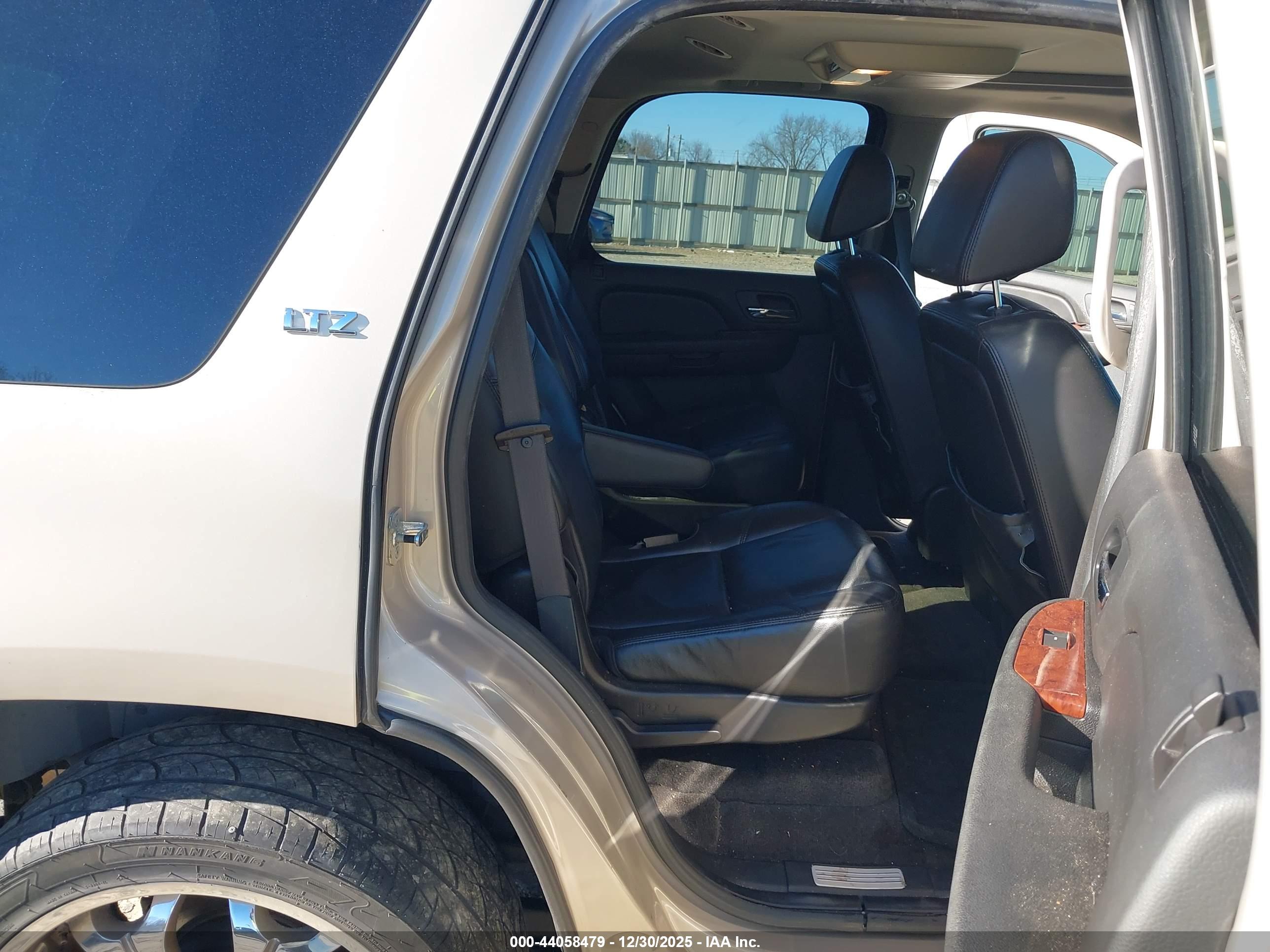 CHEVROLET TAHOE image 8