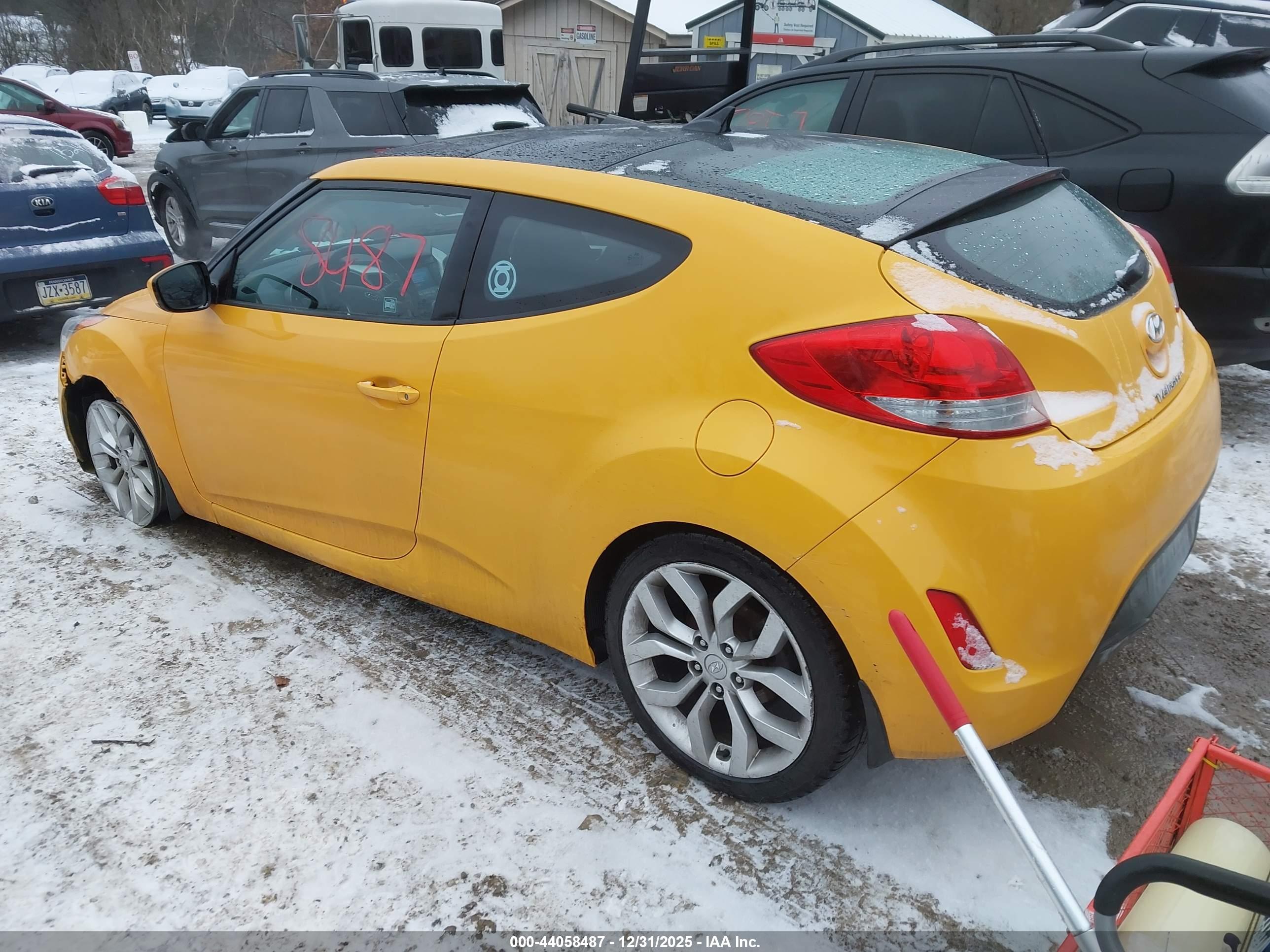 HYUNDAI VELOSTER image 3