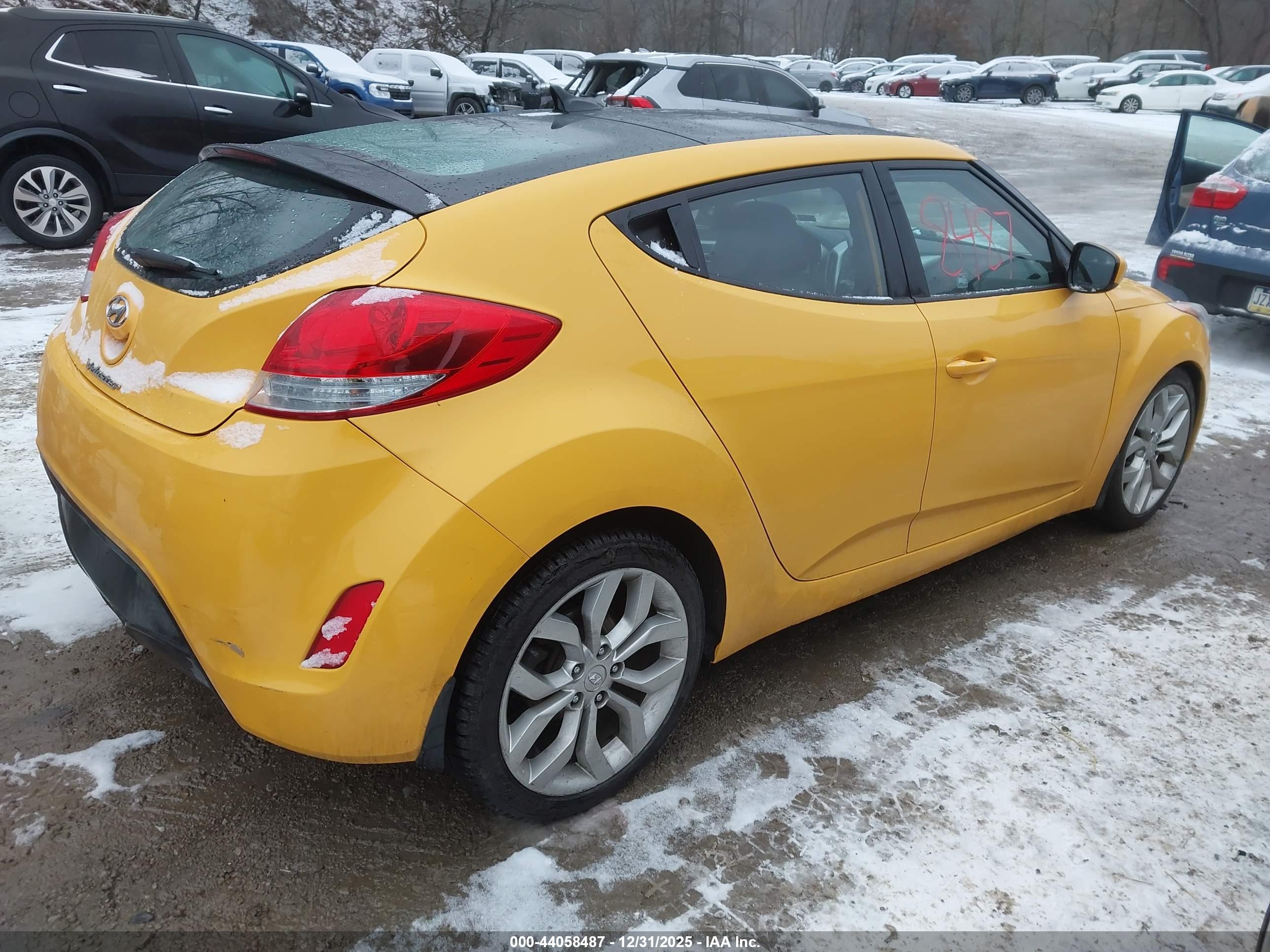 HYUNDAI VELOSTER image 4