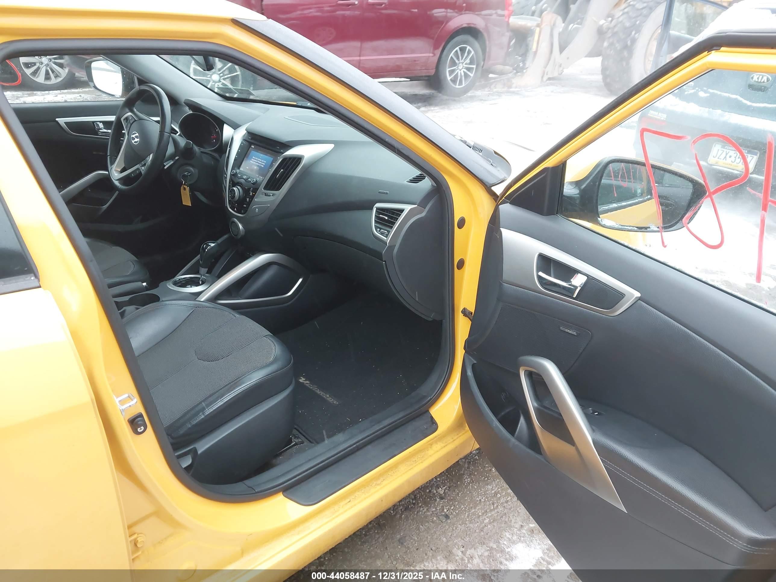 HYUNDAI VELOSTER image 5