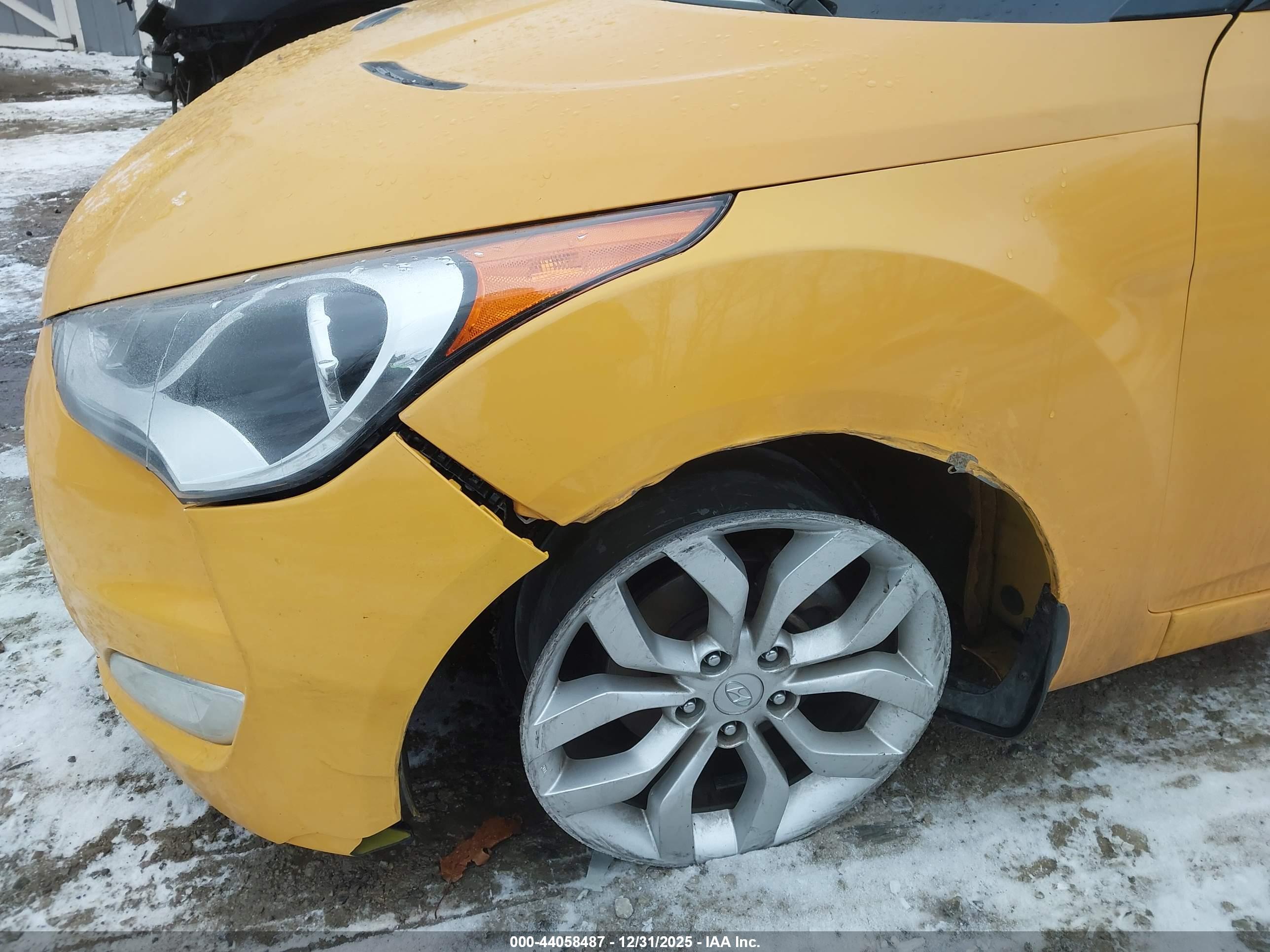 HYUNDAI VELOSTER image 6