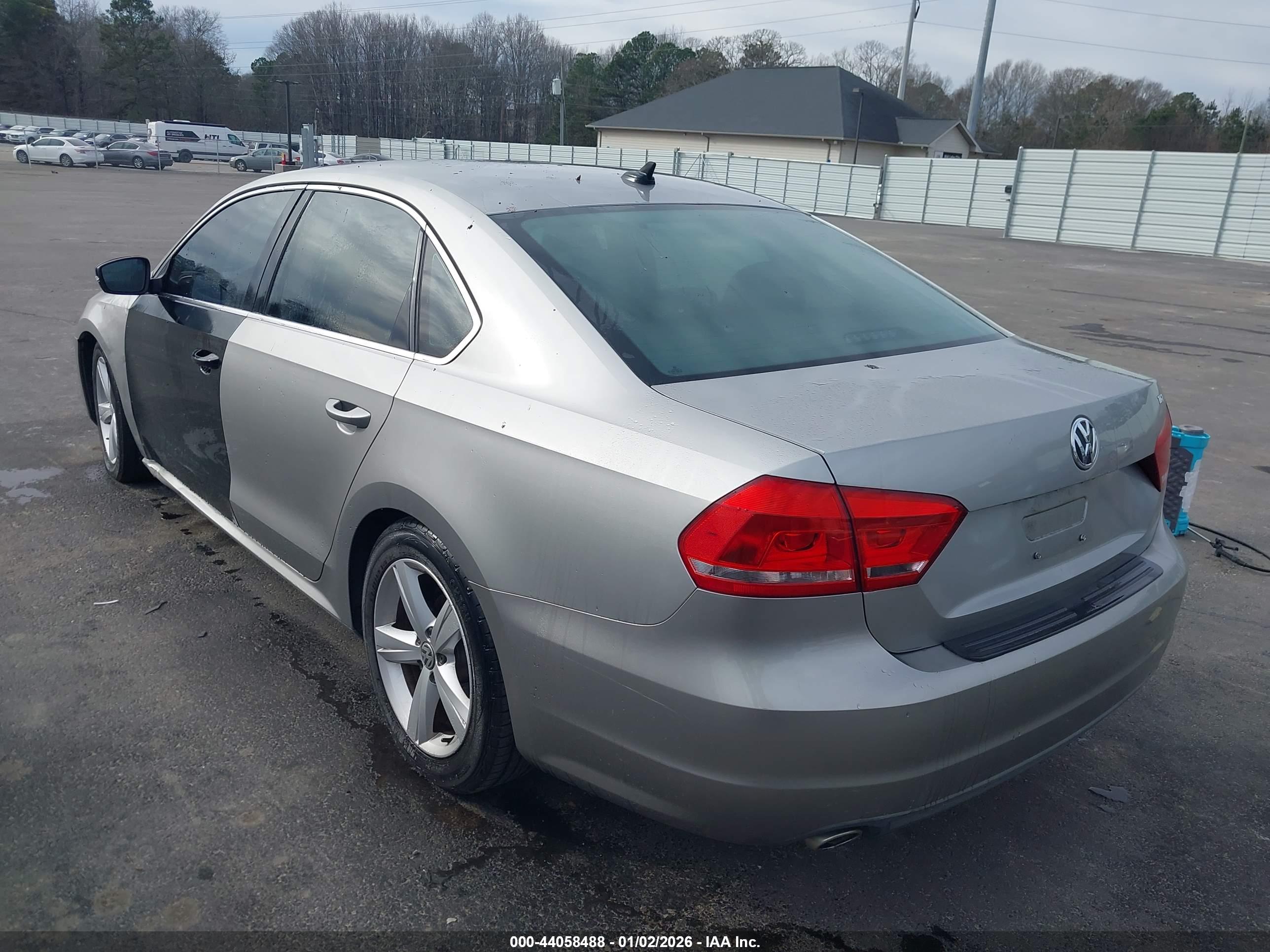 VOLKSWAGEN PASSAT image 3