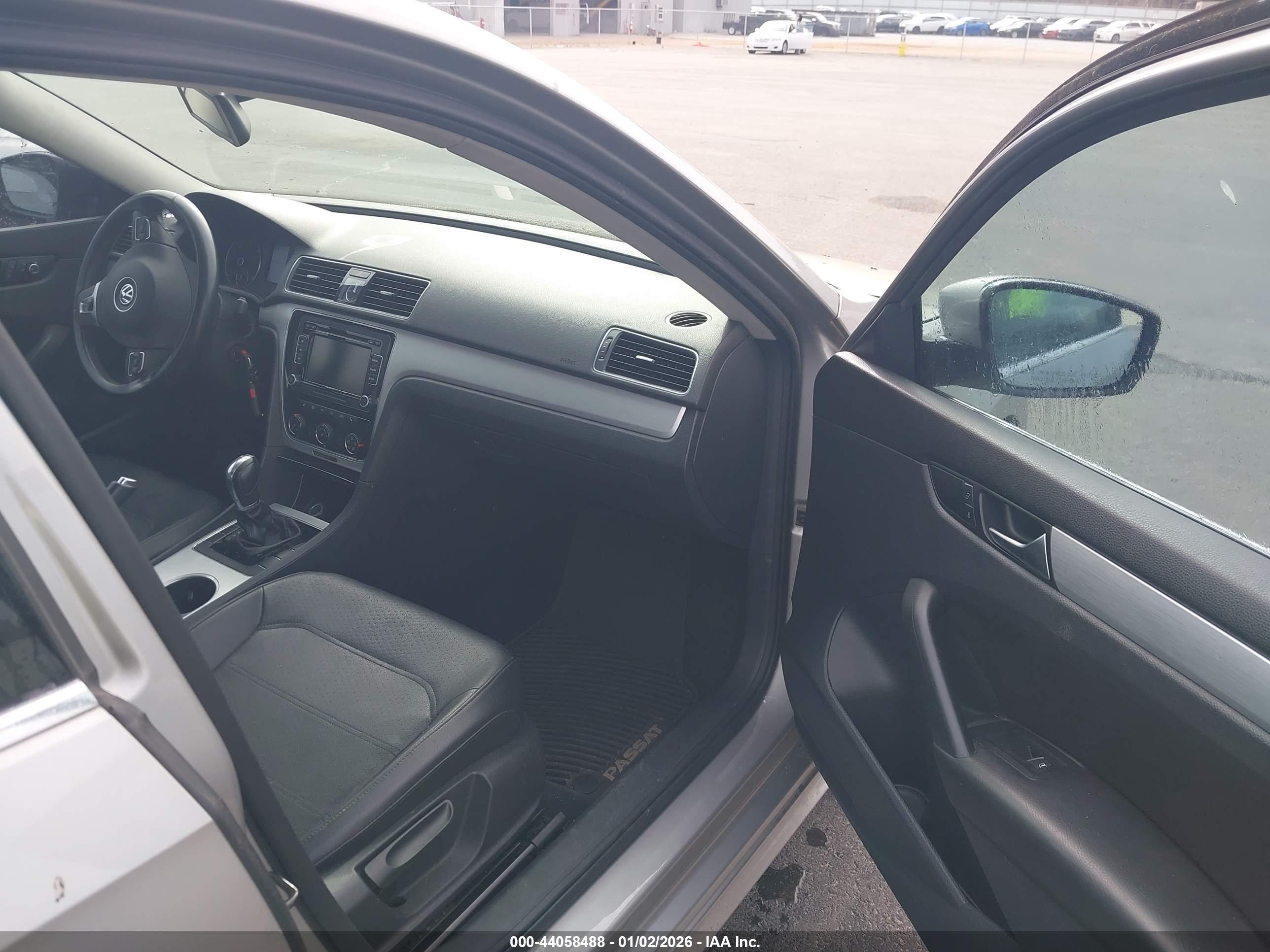VOLKSWAGEN PASSAT image 5