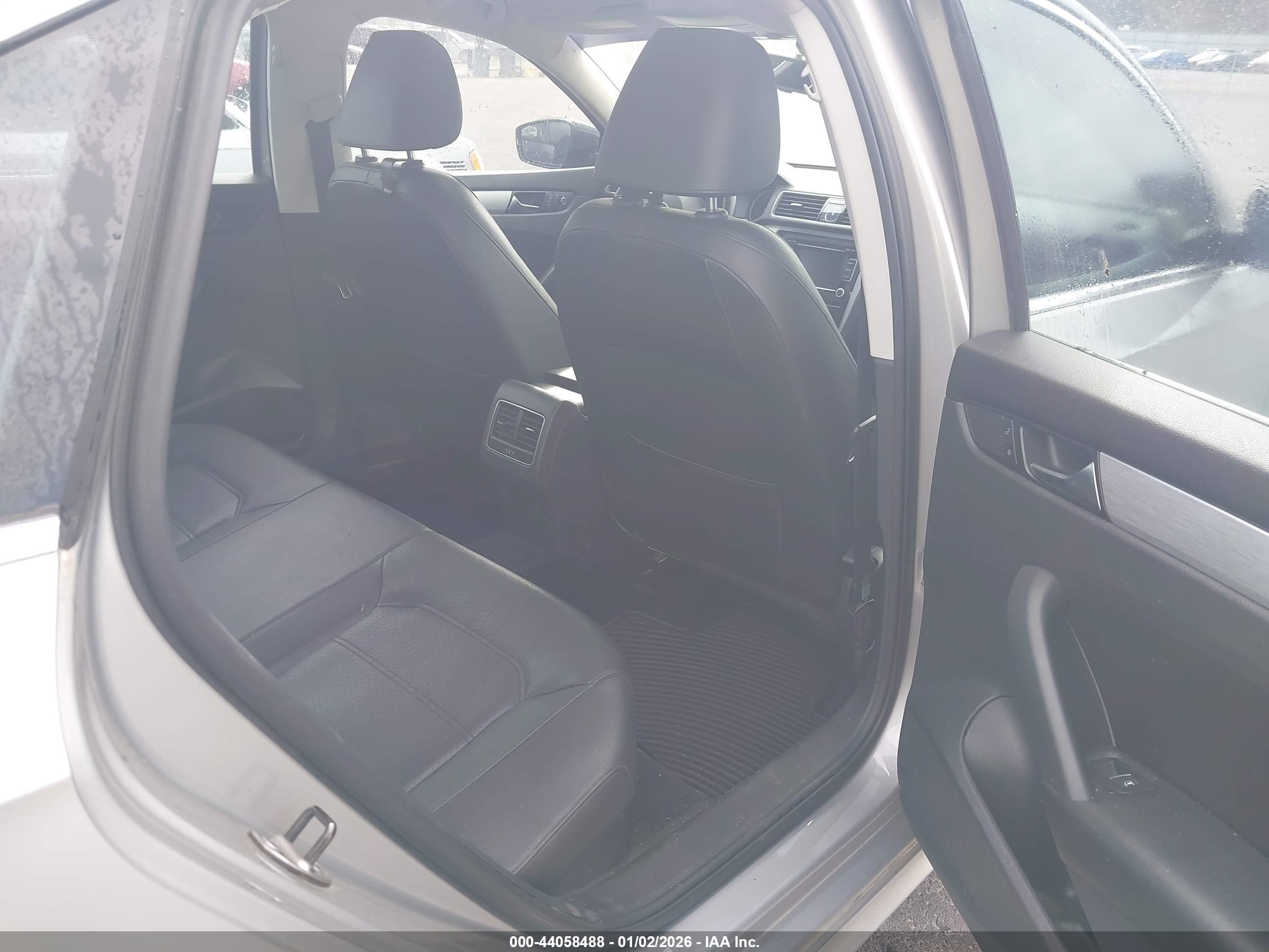 VOLKSWAGEN PASSAT image 8