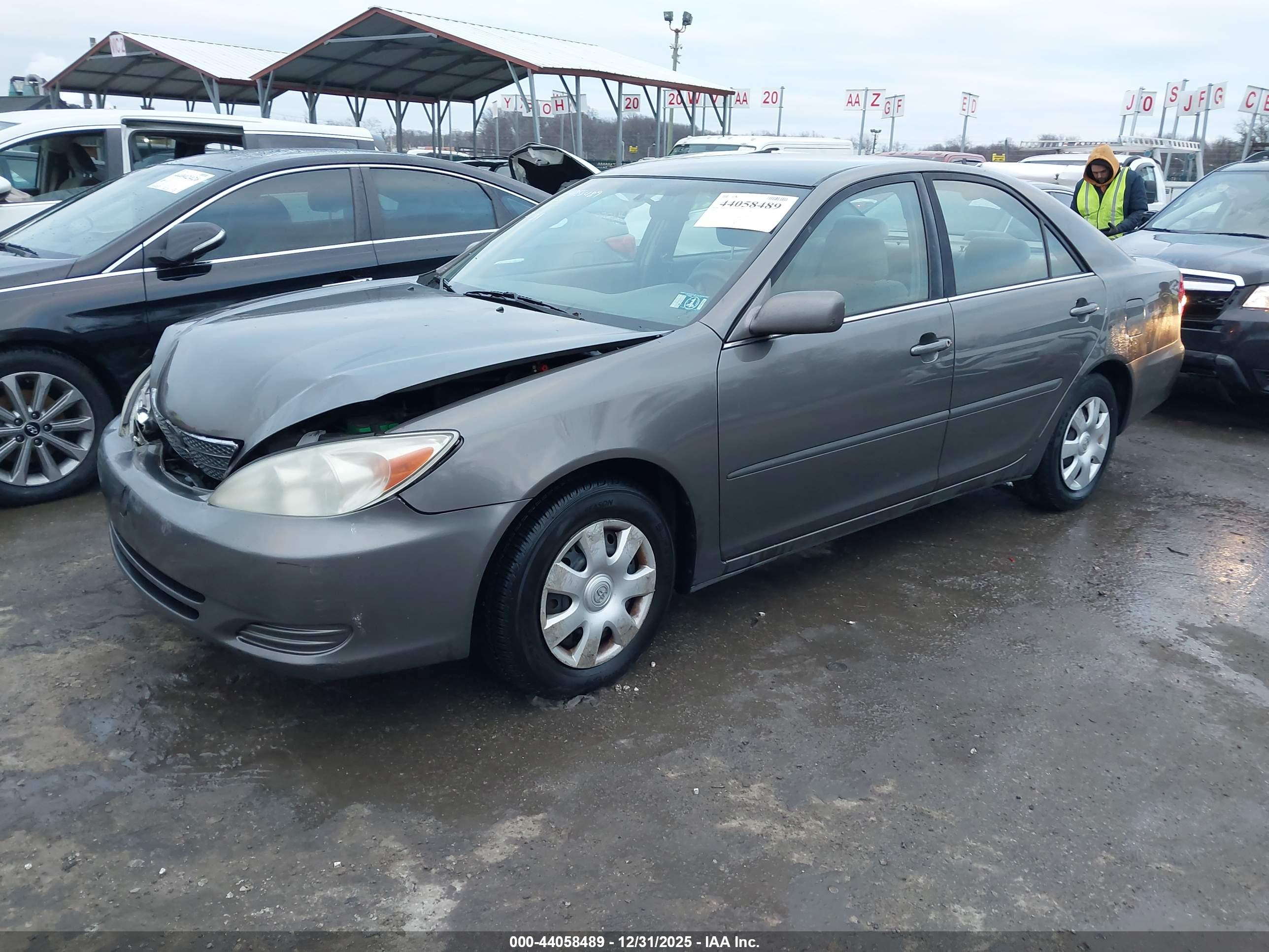 TOYOTA CAMRY image 2