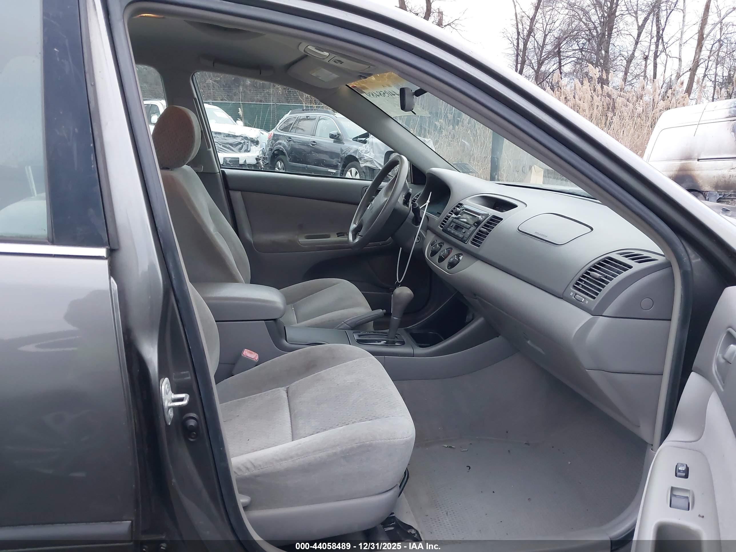 TOYOTA CAMRY image 5