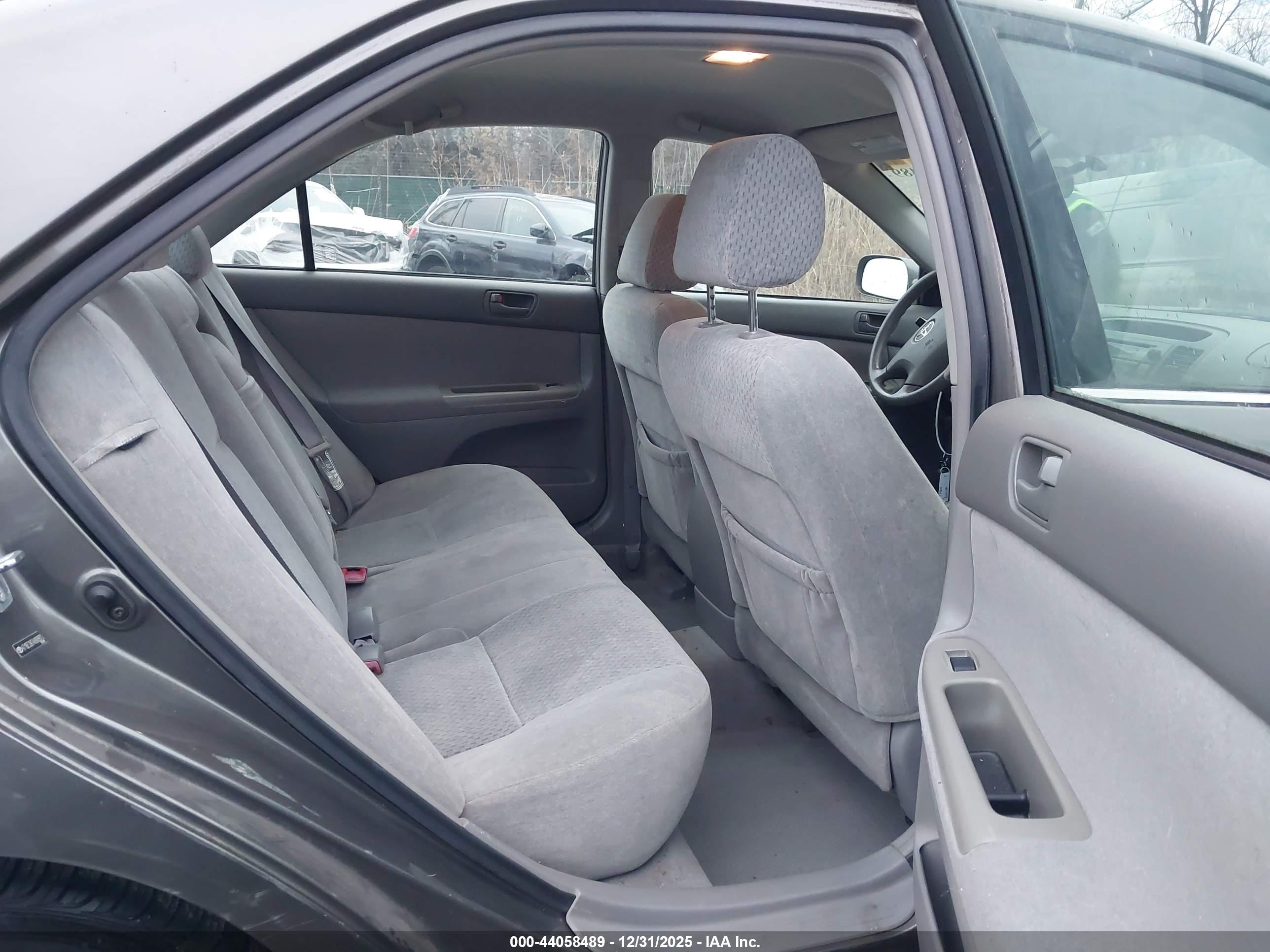 TOYOTA CAMRY image 8