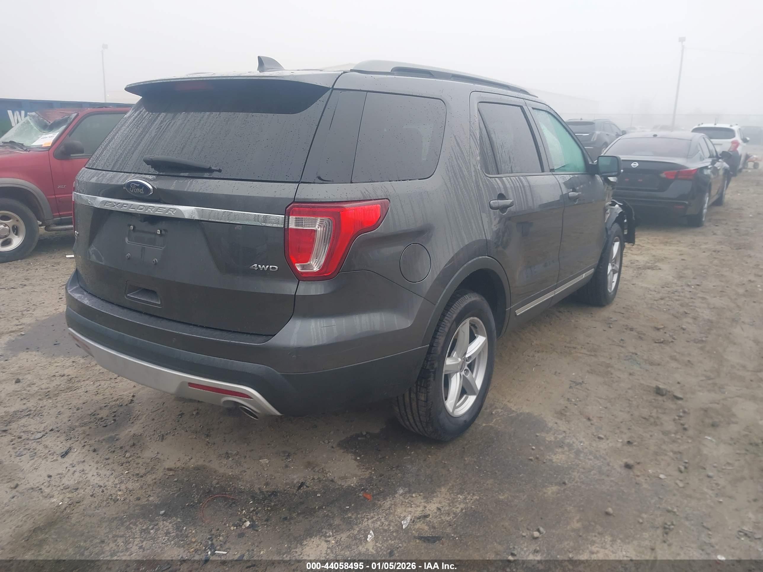 FORD EXPLORER image 4
