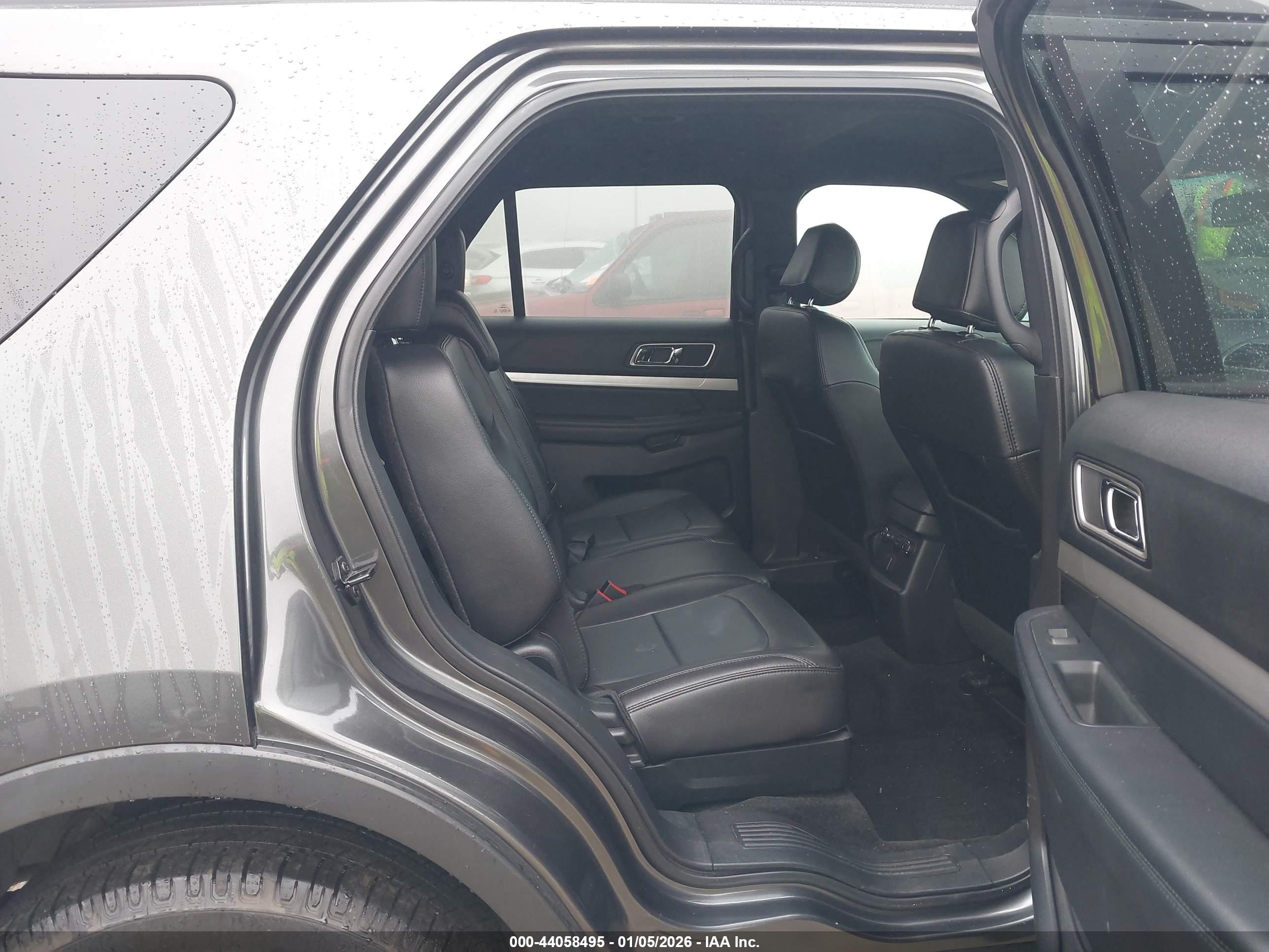 FORD EXPLORER image 8