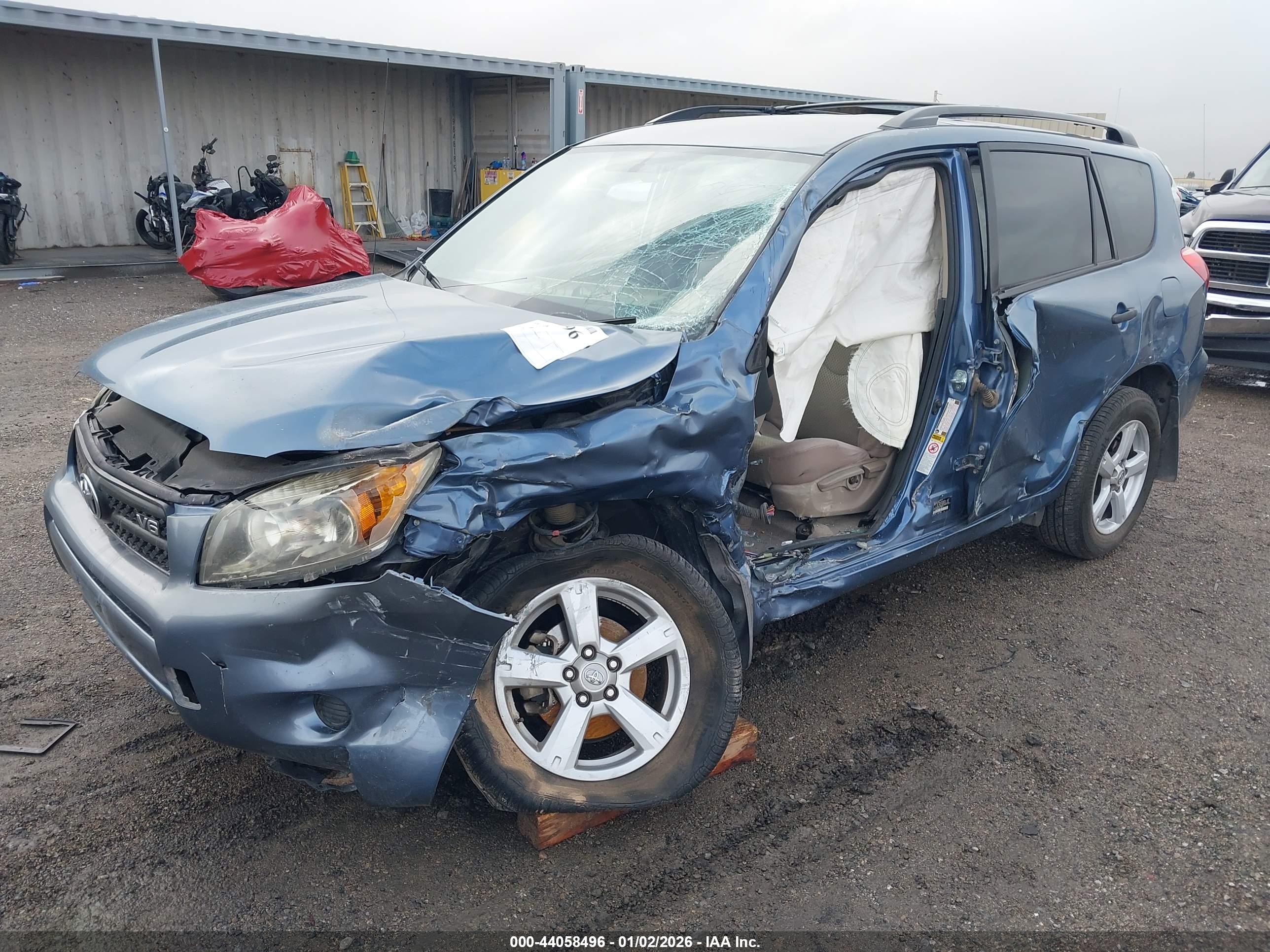 TOYOTA RAV4 image 2