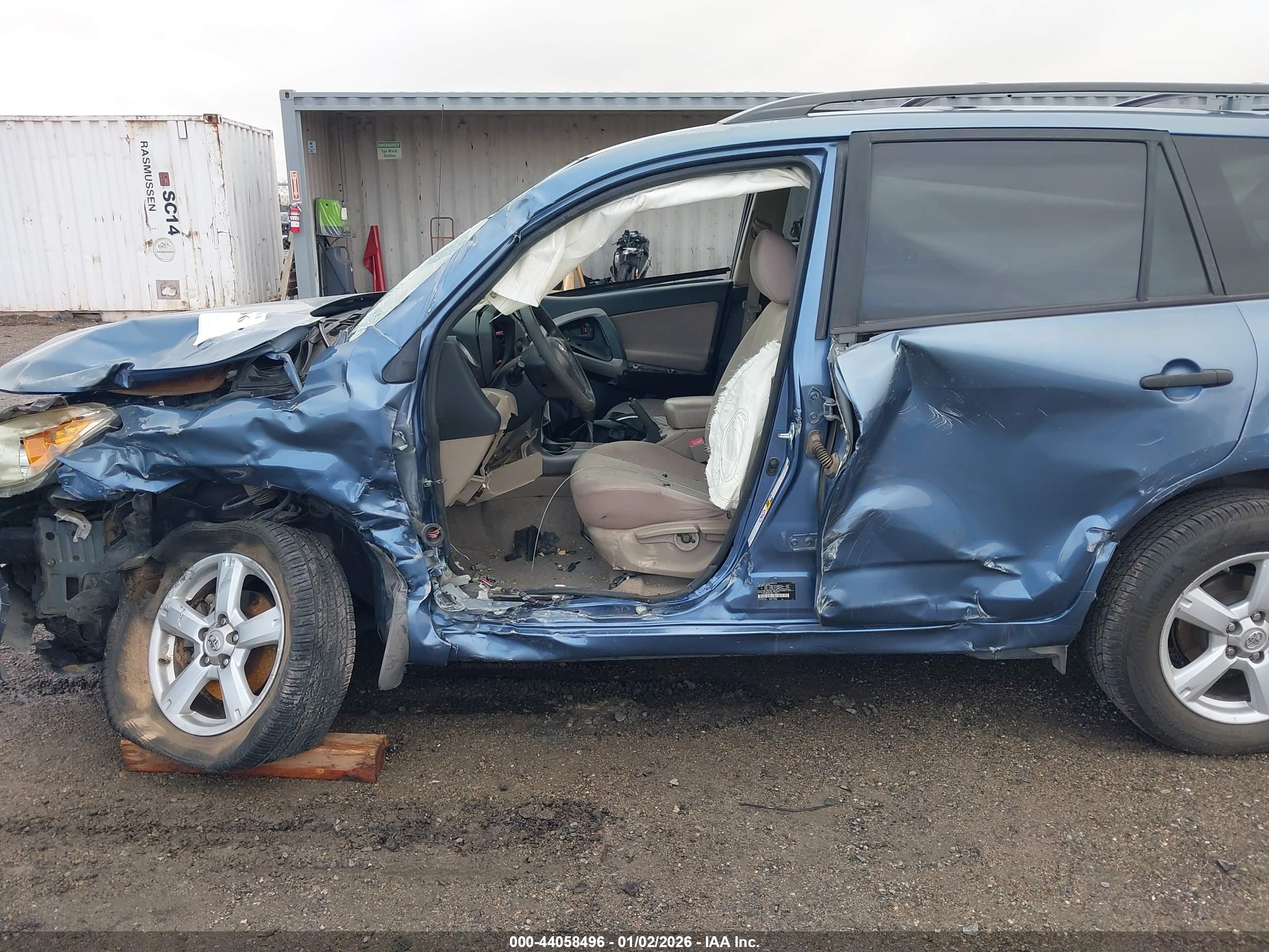 TOYOTA RAV4 image 6