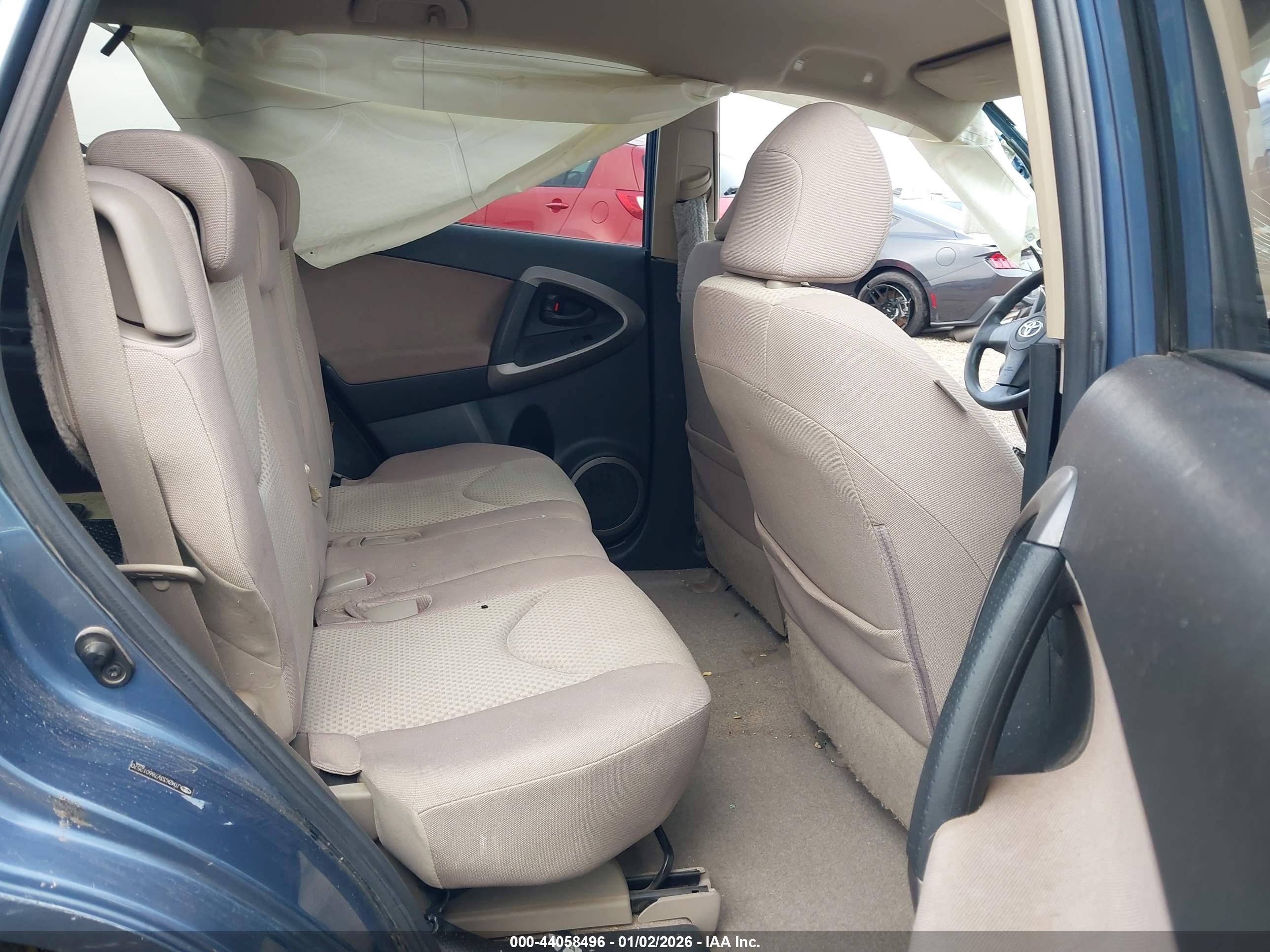 TOYOTA RAV4 image 8