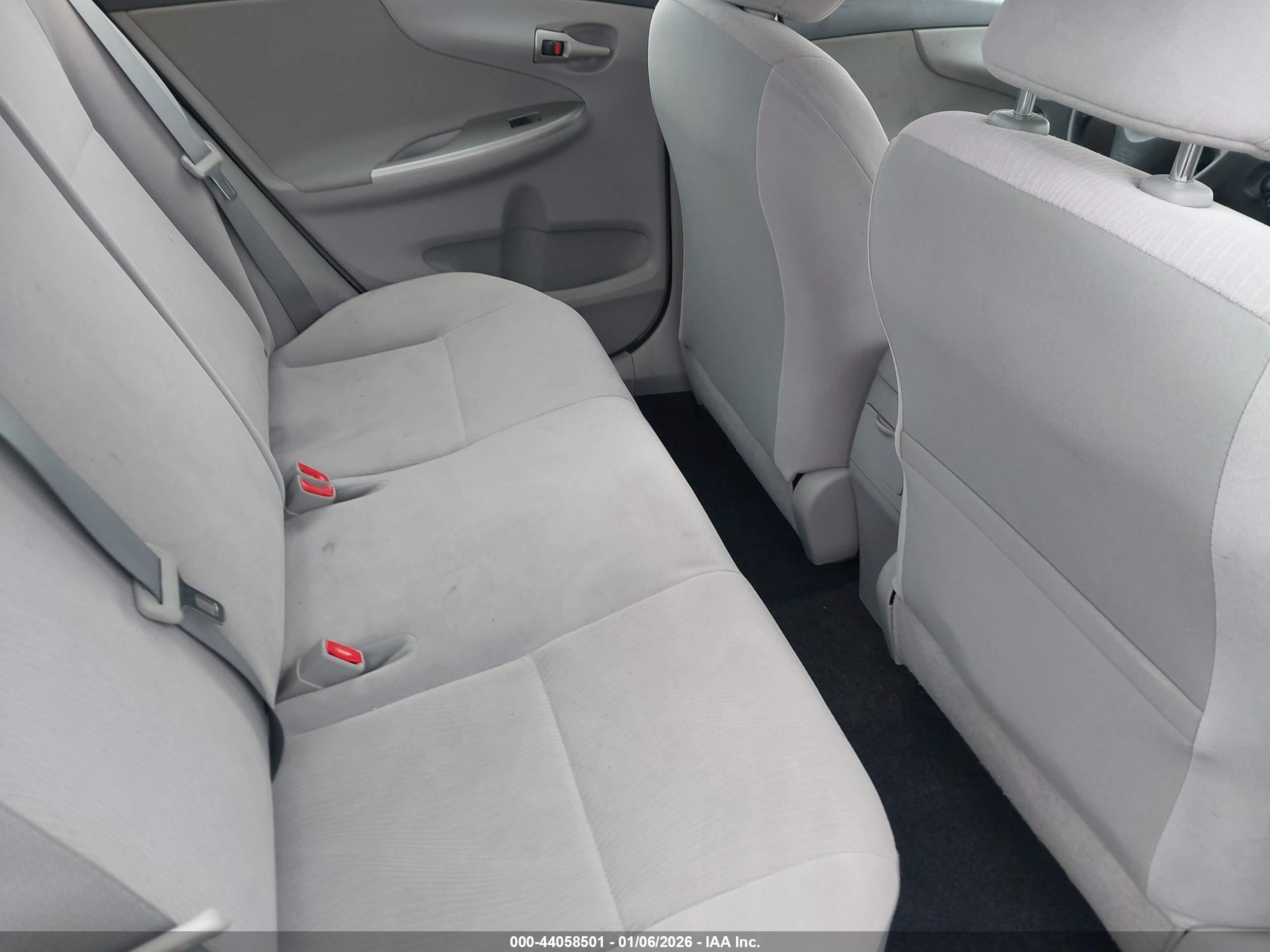 TOYOTA COROLLA image 8
