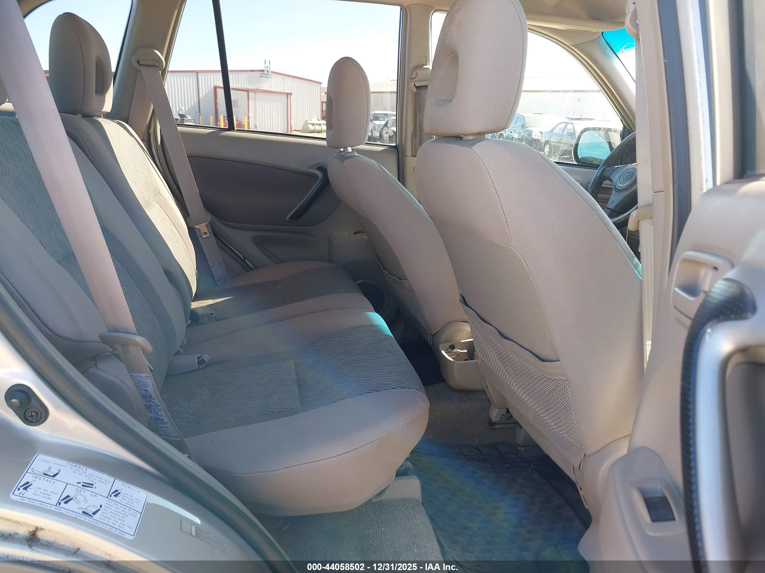 TOYOTA RAV4 image 8