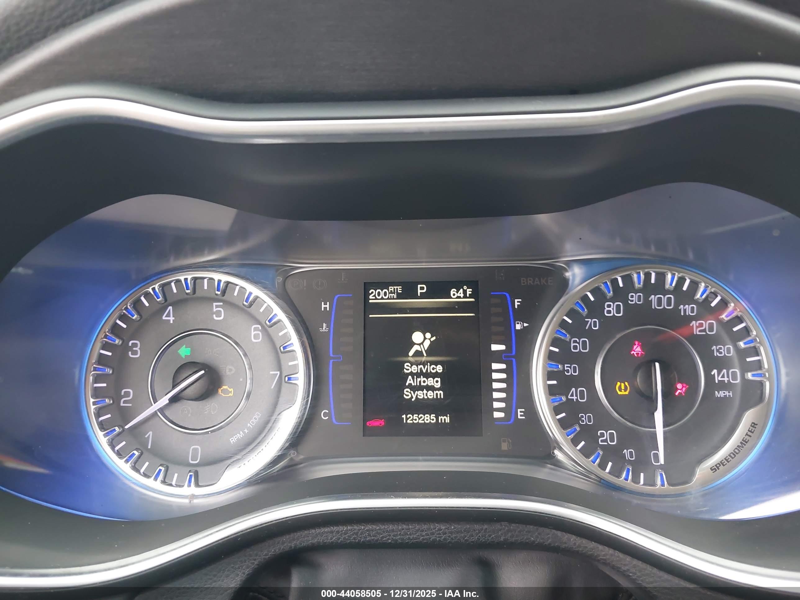 CHRYSLER 200 image 7