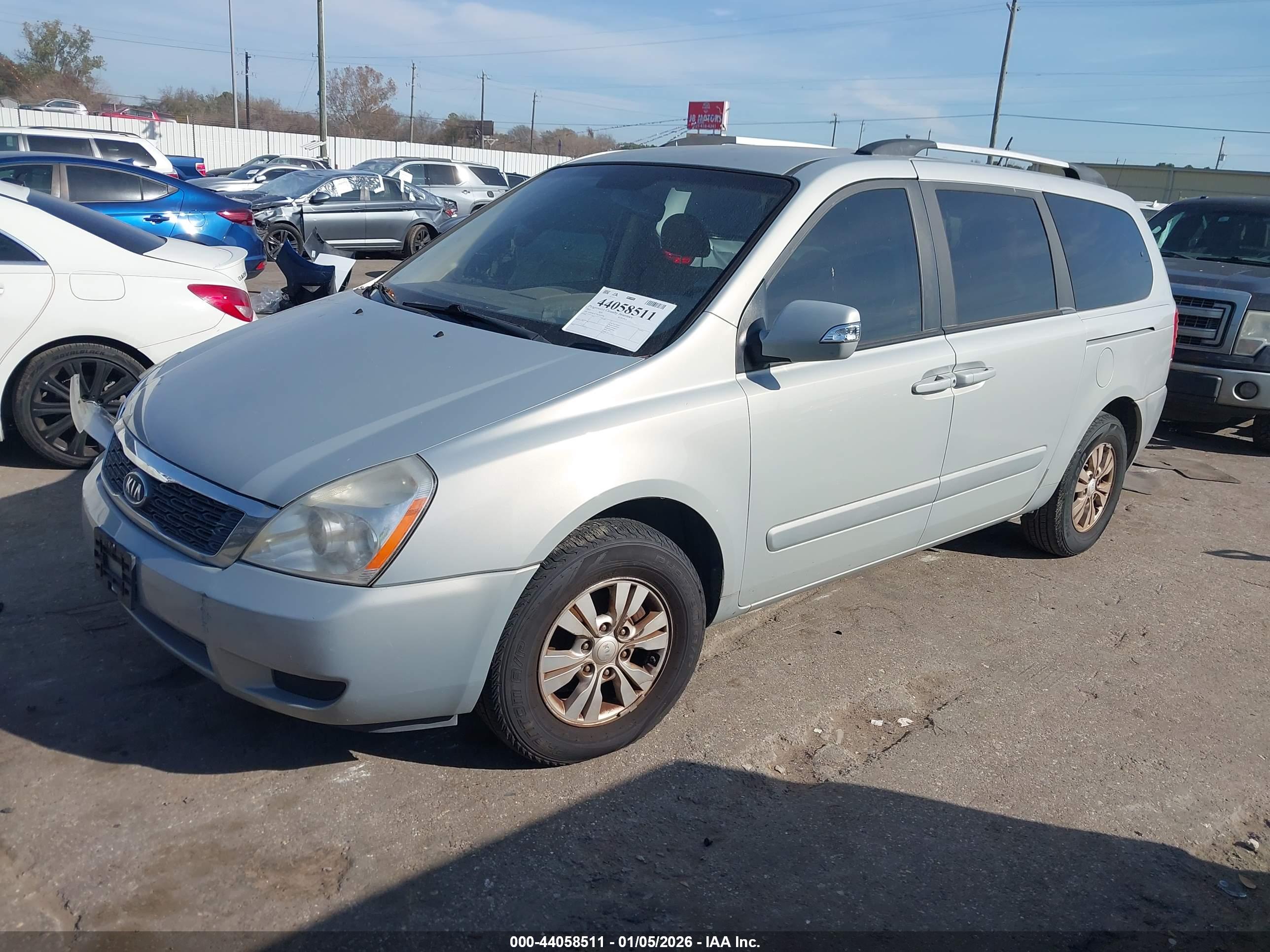 KIA SEDONA image 2