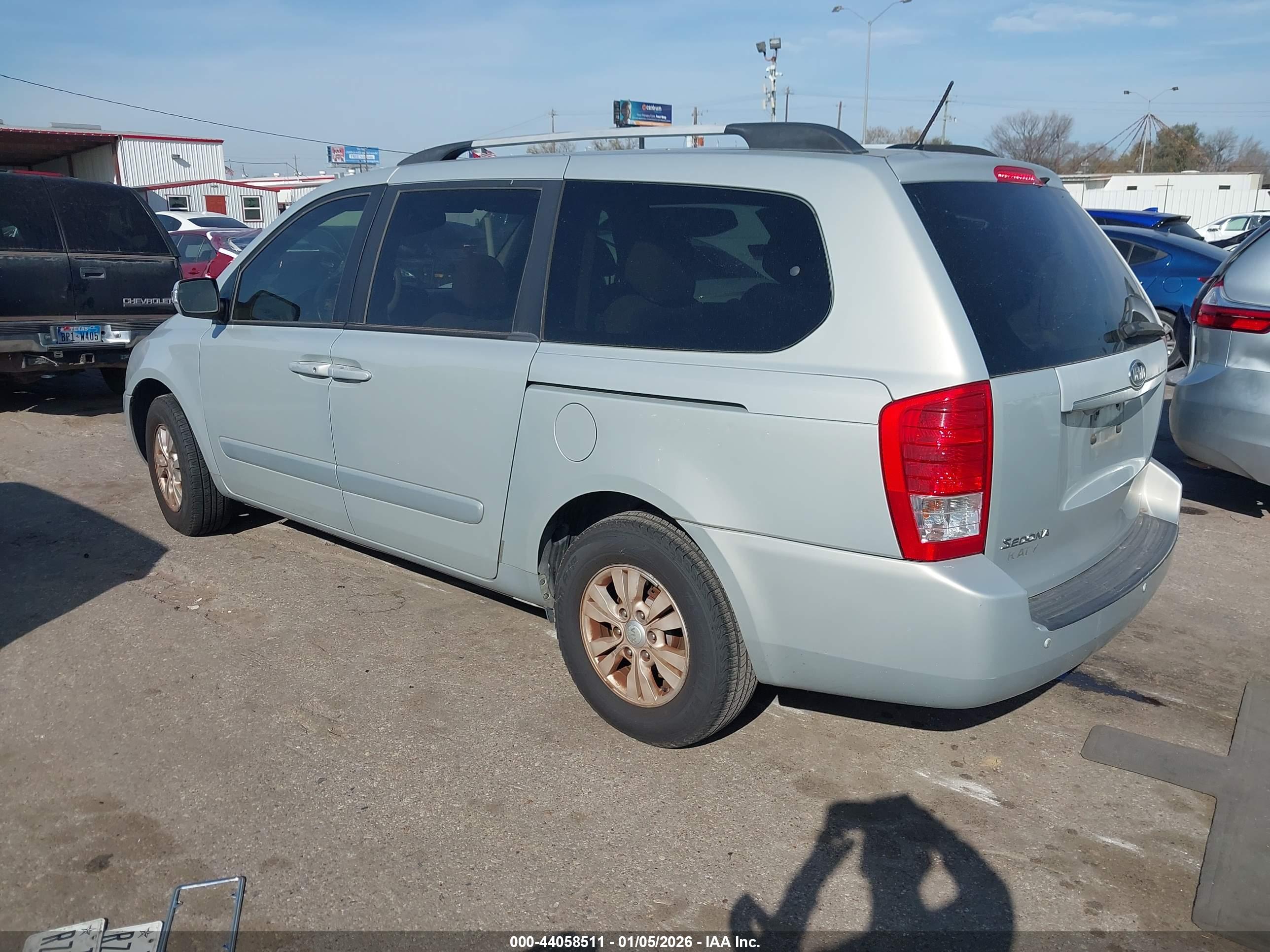 KIA SEDONA image 3