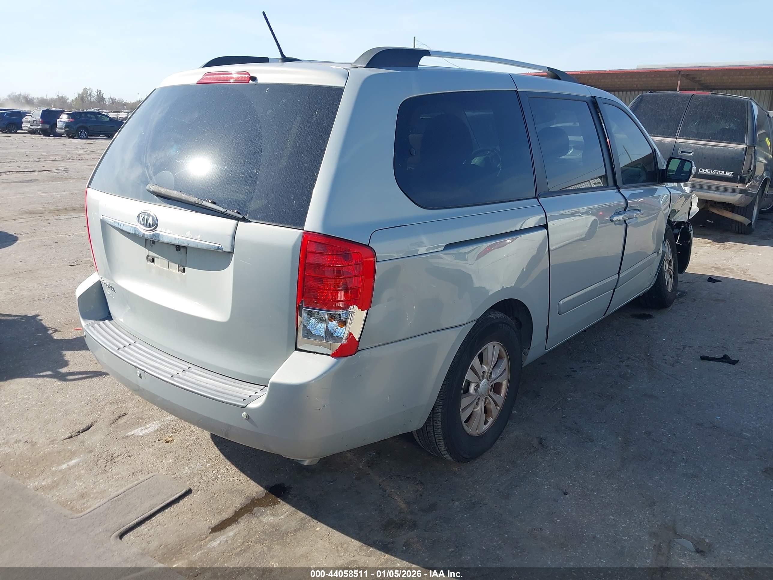 KIA SEDONA image 4